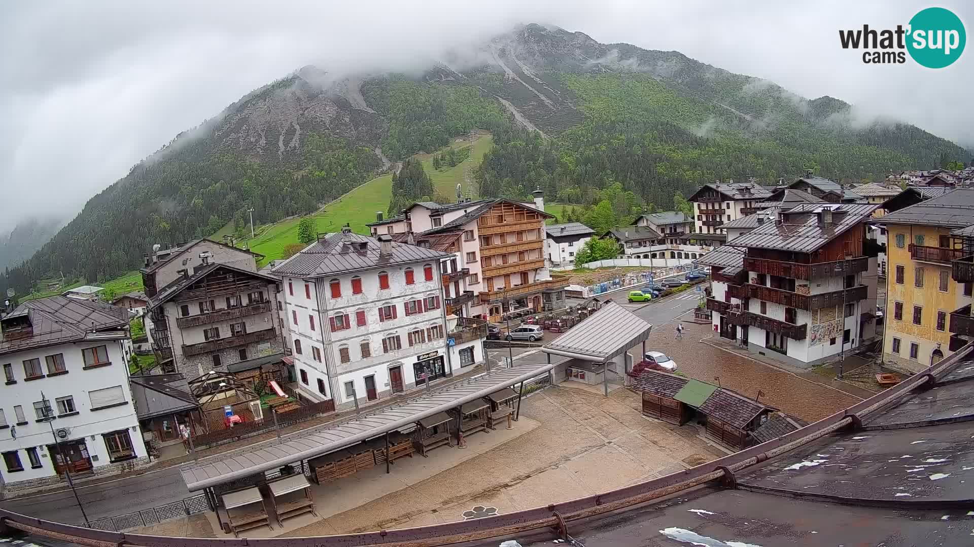 Plaza principal de Forni di Sopra