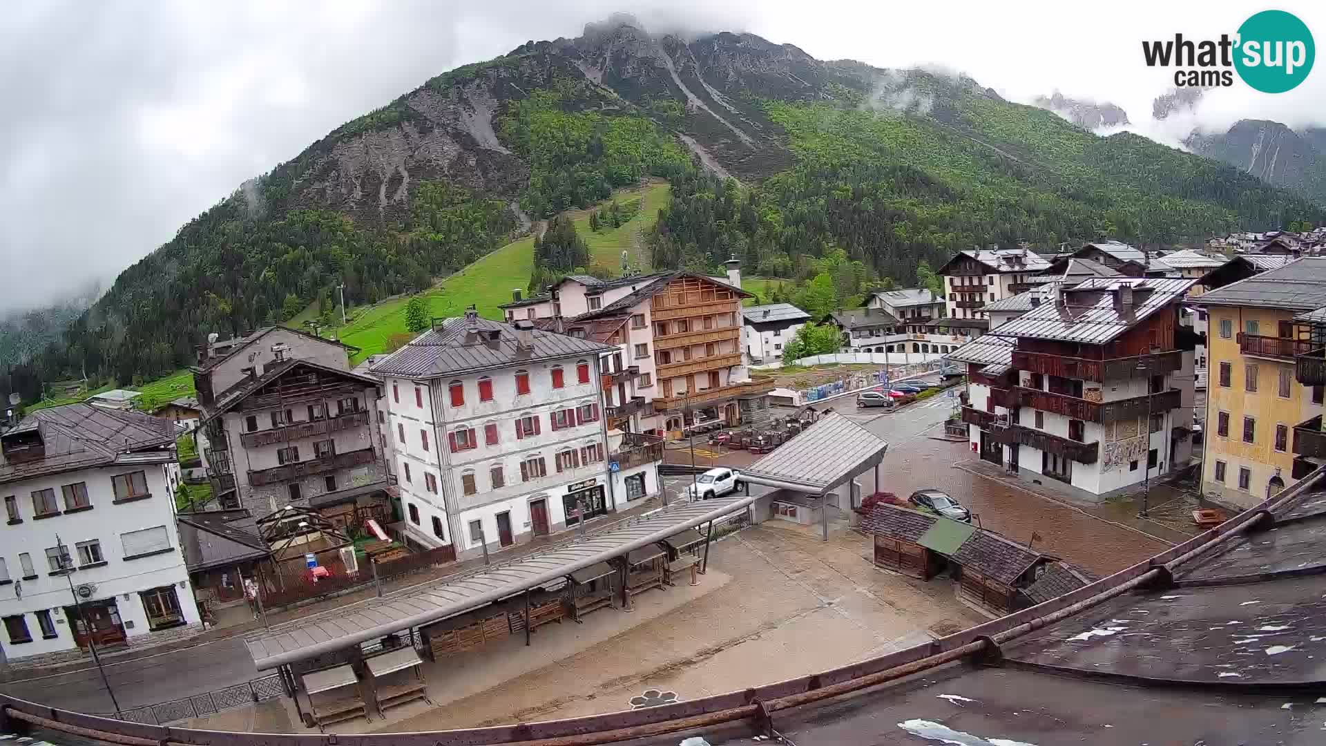 Piazza centrale di Forni di Sopra