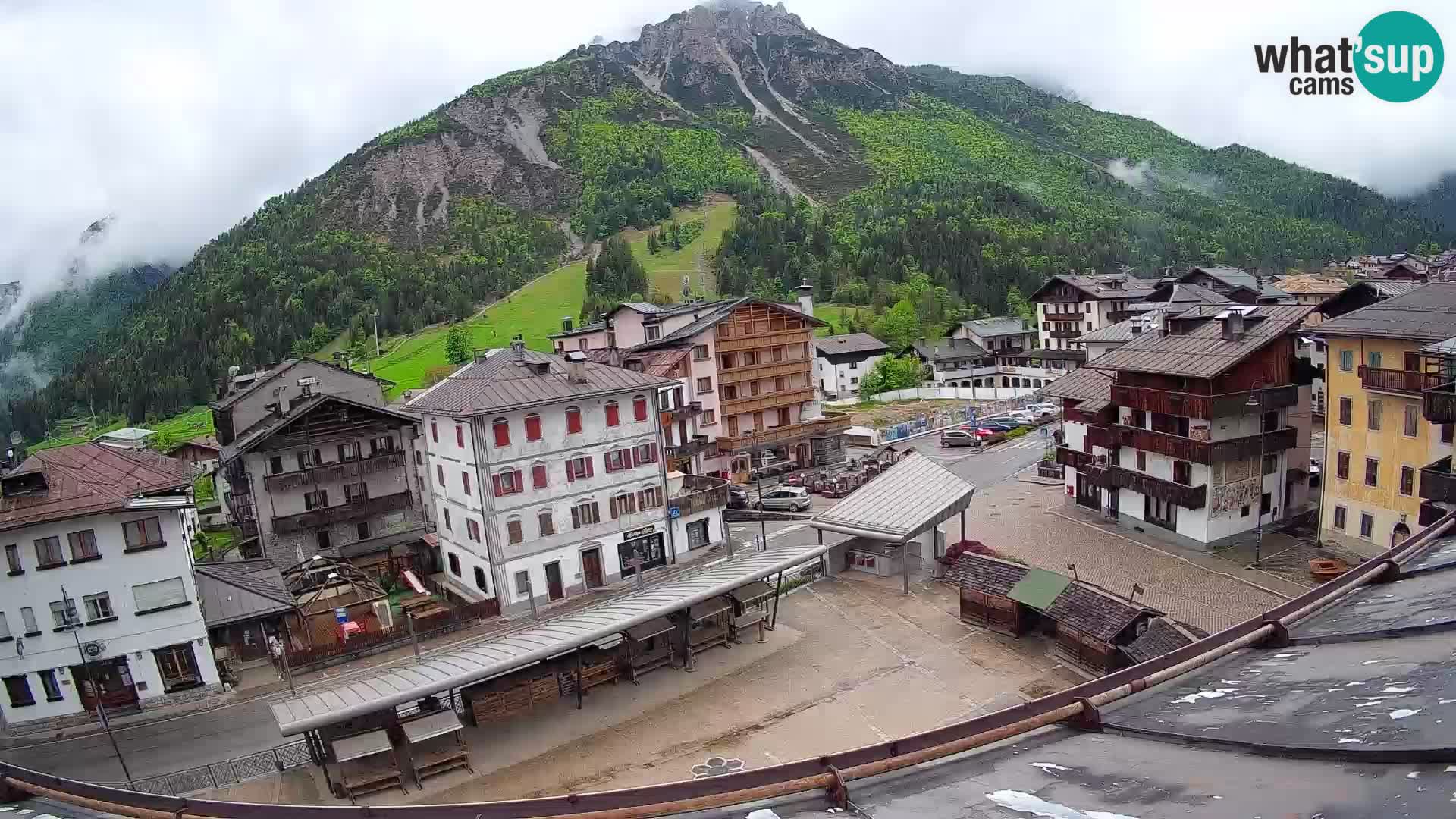Plaza principal de Forni di Sopra