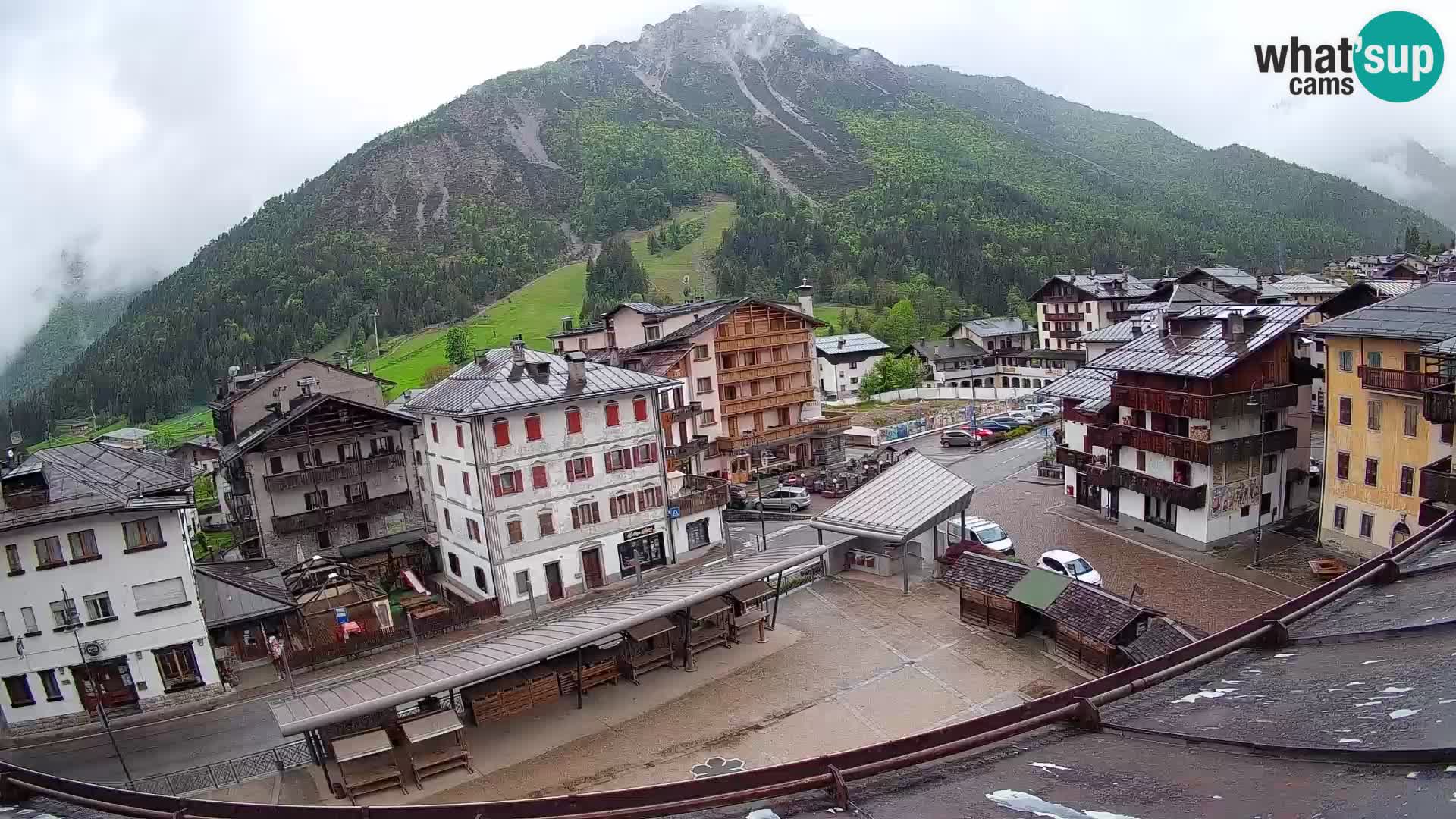 Plaza principal de Forni di Sopra