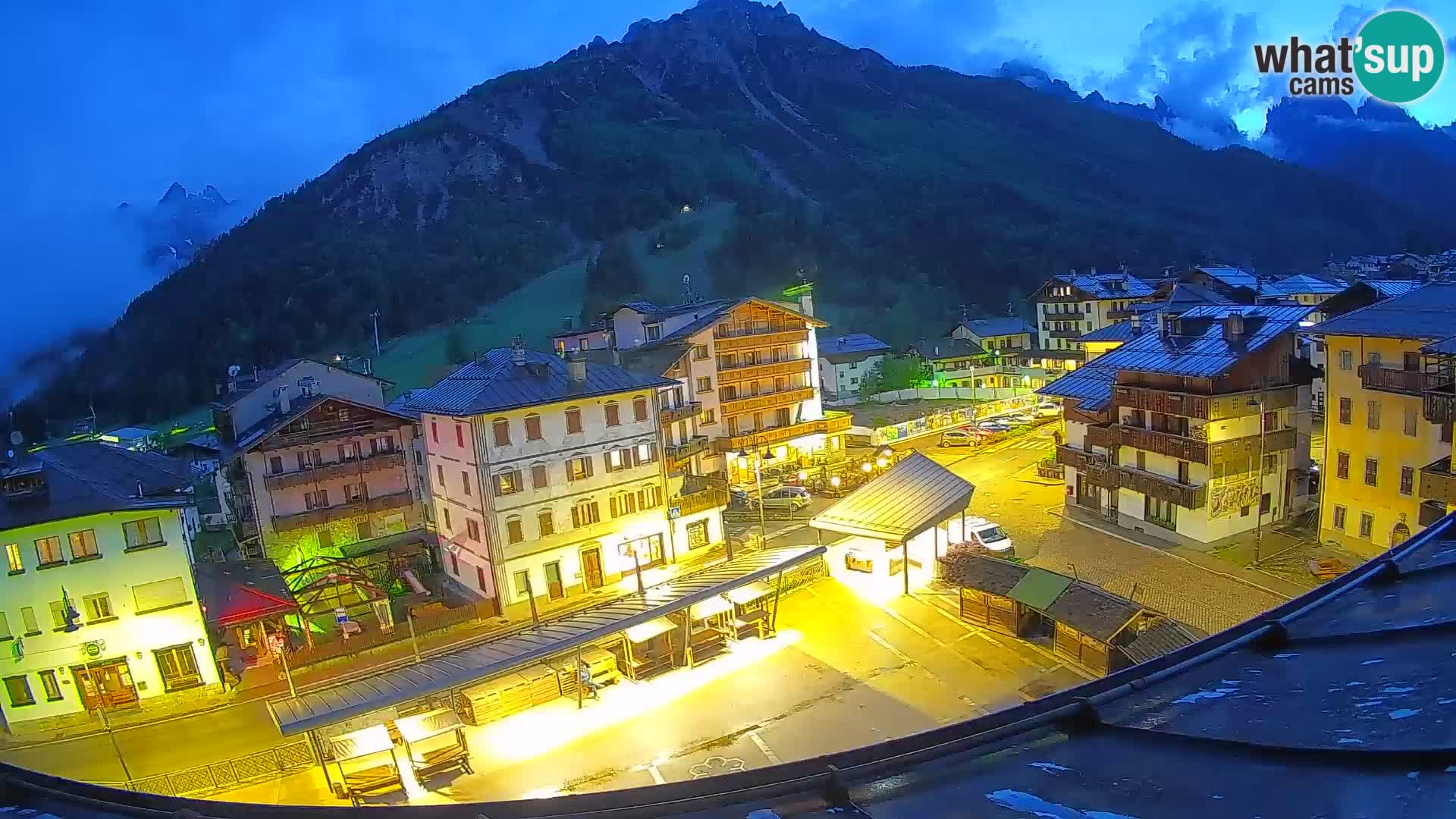Piazza centrale di Forni di Sopra