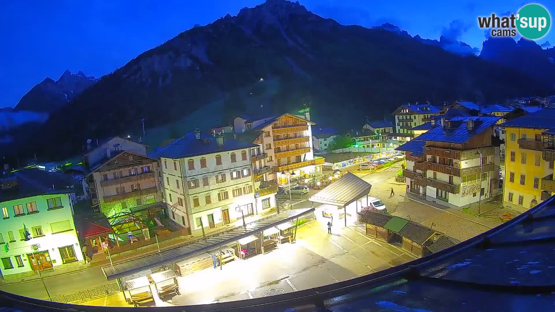 Plaza principal de Forni di Sopra