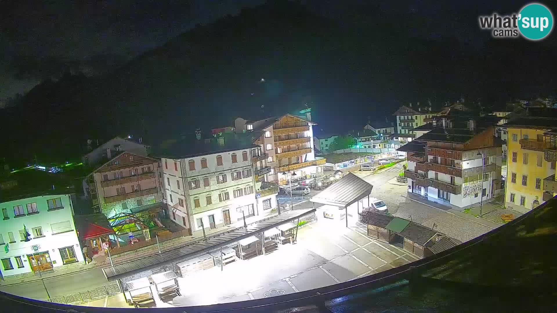 Piazza centrale di Forni di Sopra