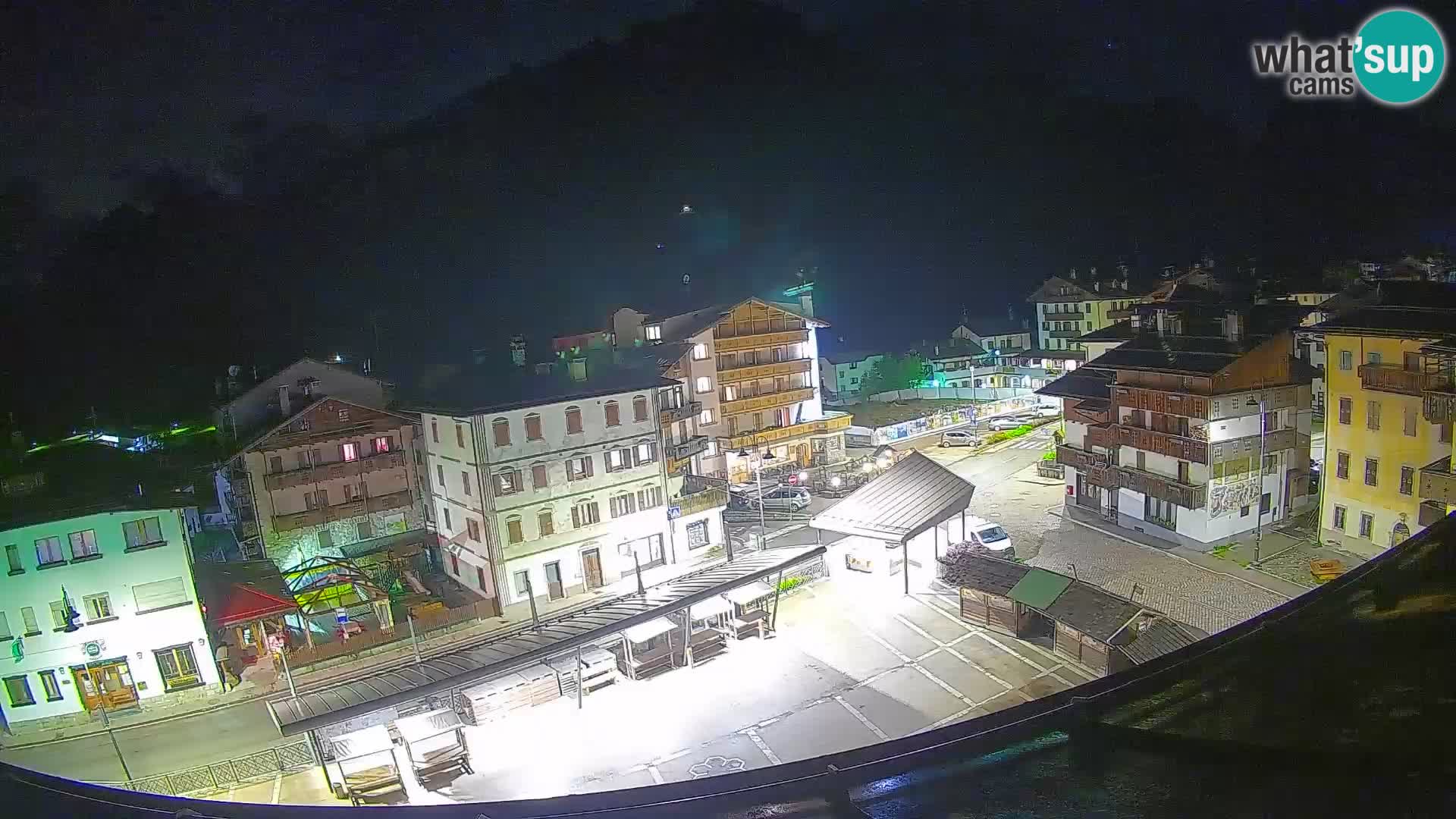 Piazza centrale di Forni di Sopra