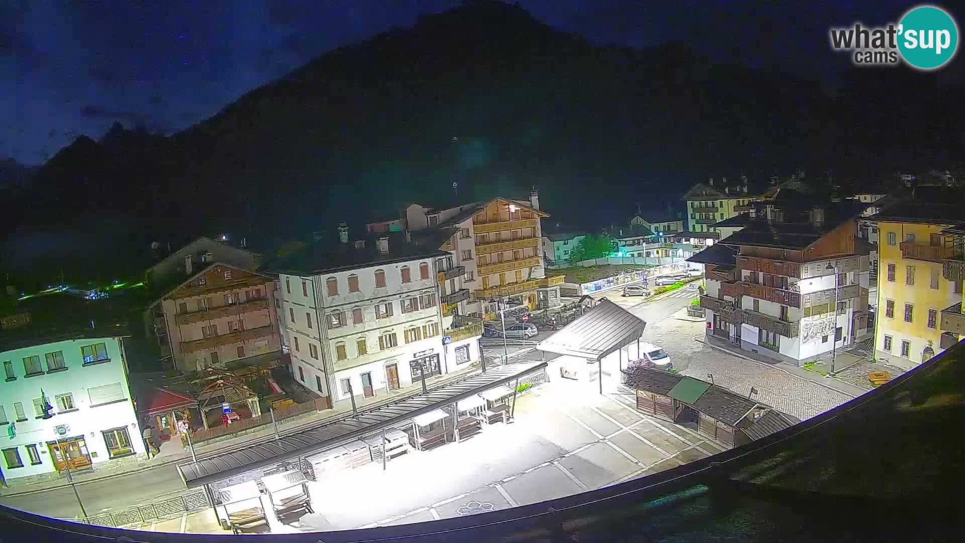 Plaza principal de Forni di Sopra
