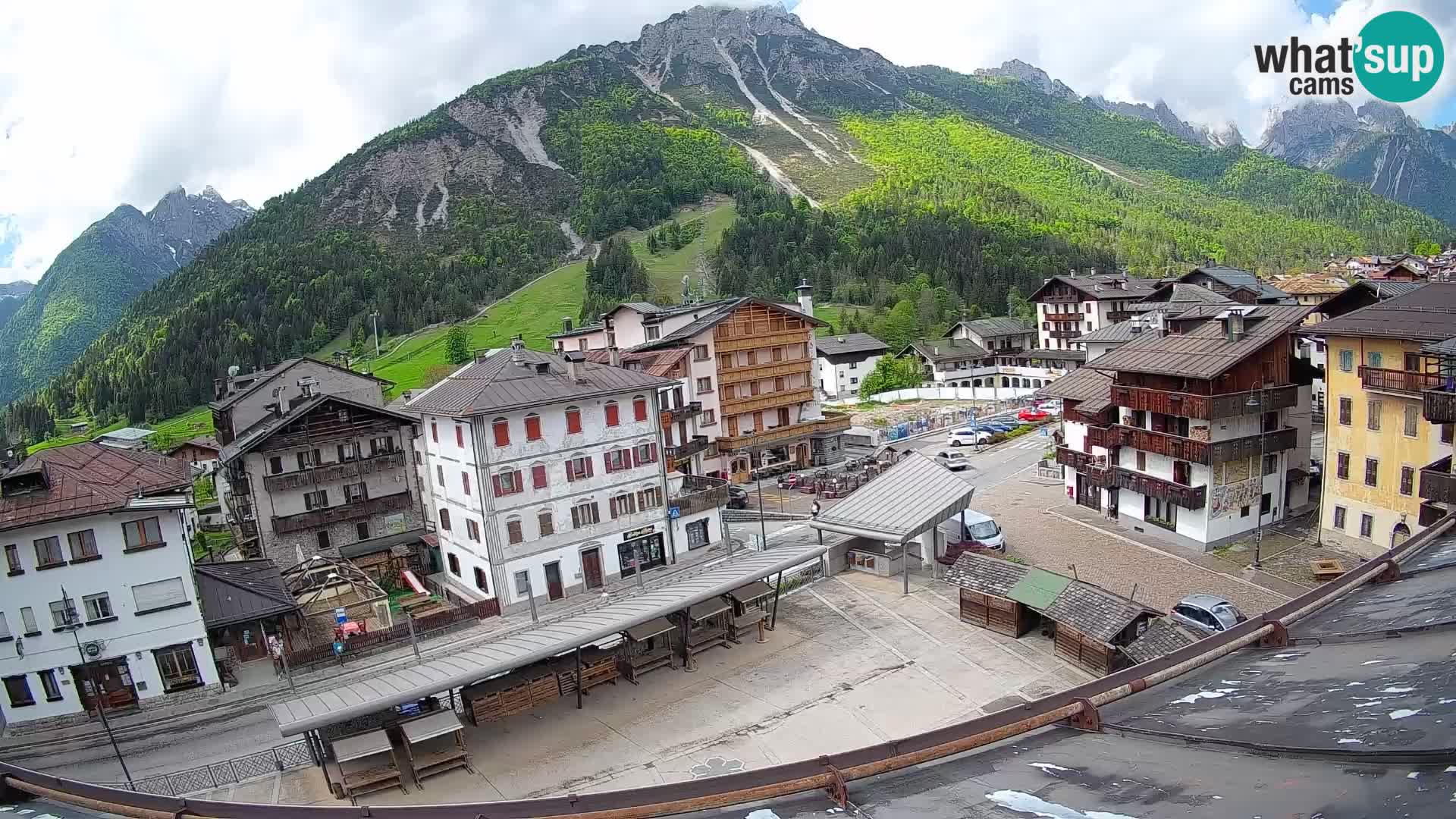 Plaza principal de Forni di Sopra