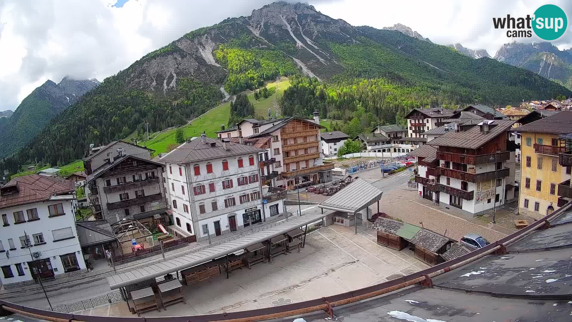 Piazza centrale di Forni di Sopra