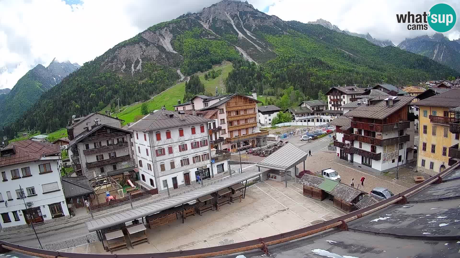Piazza centrale di Forni di Sopra
