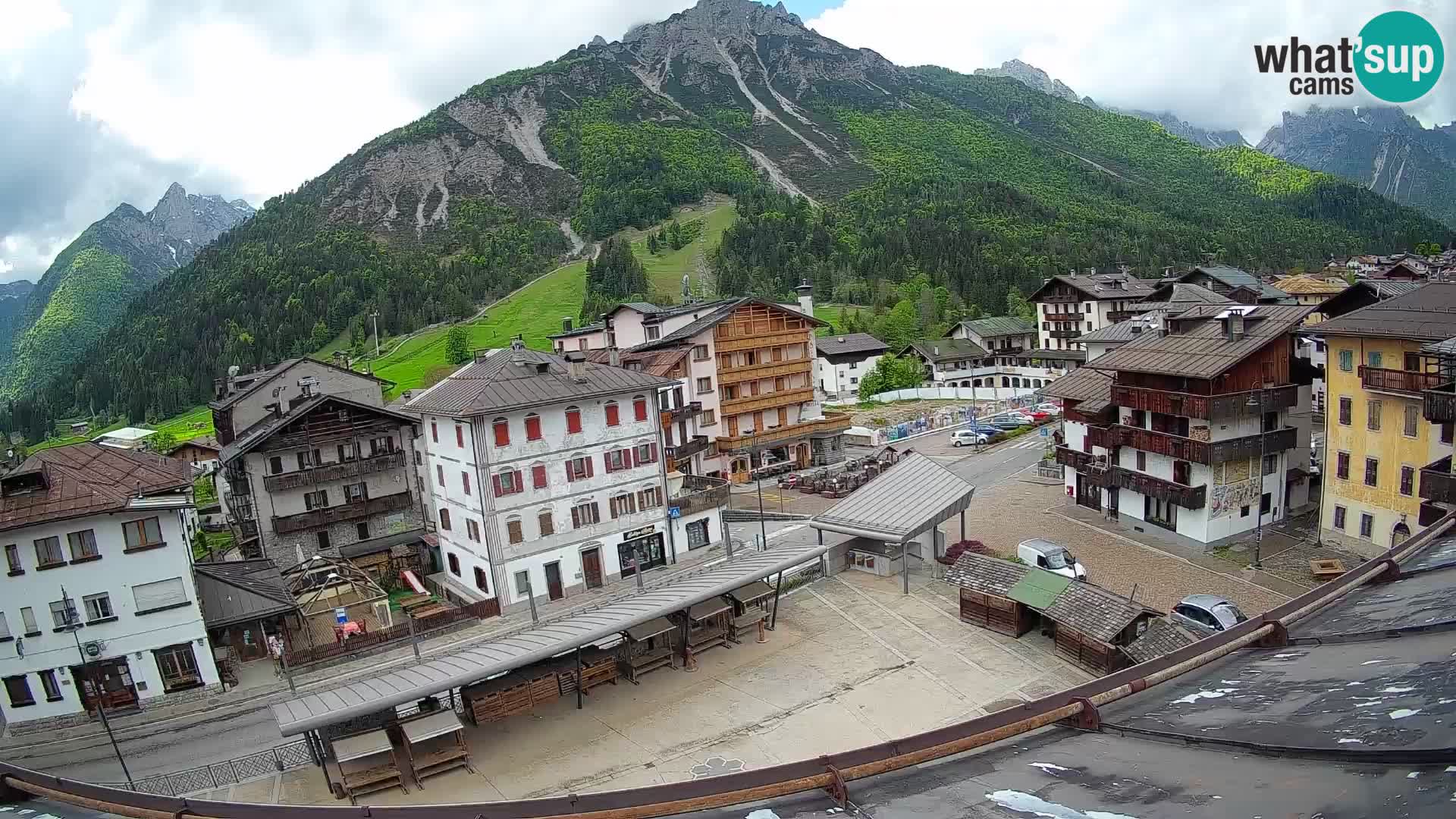 Plaza principal de Forni di Sopra