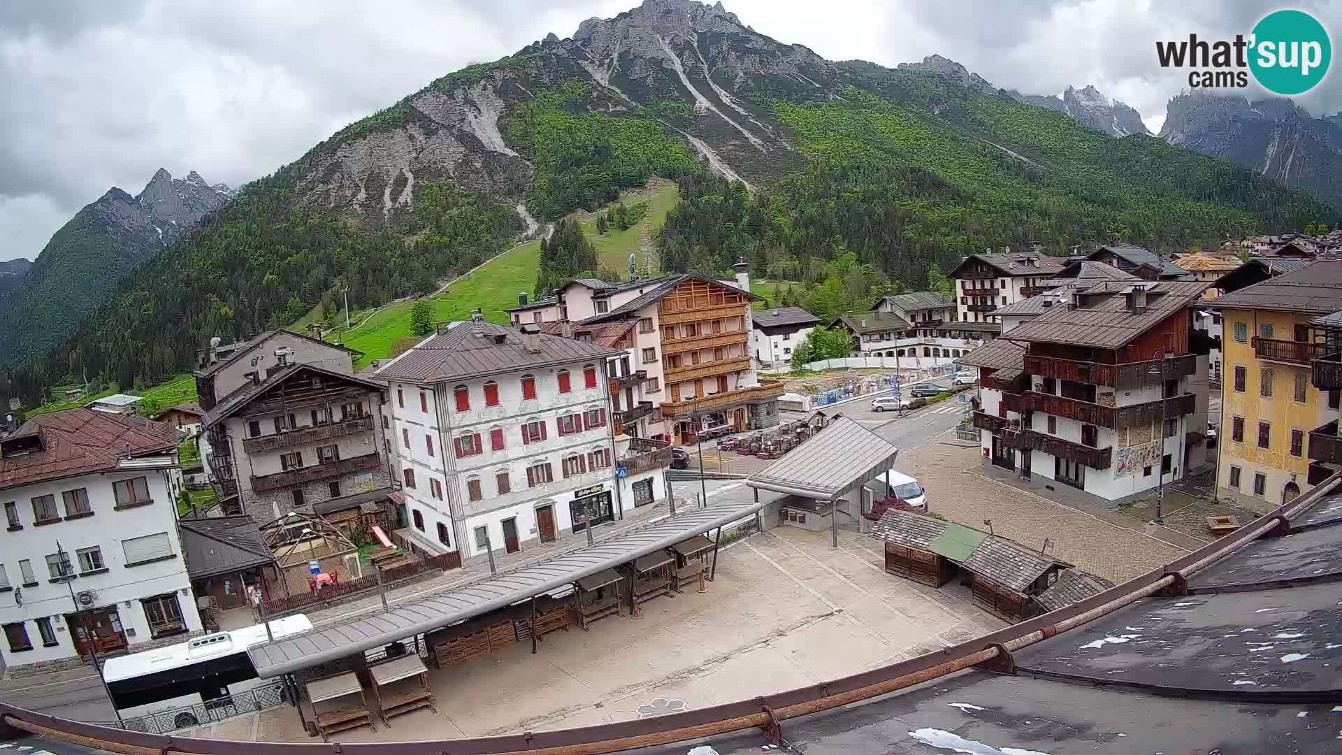 Plaza principal de Forni di Sopra