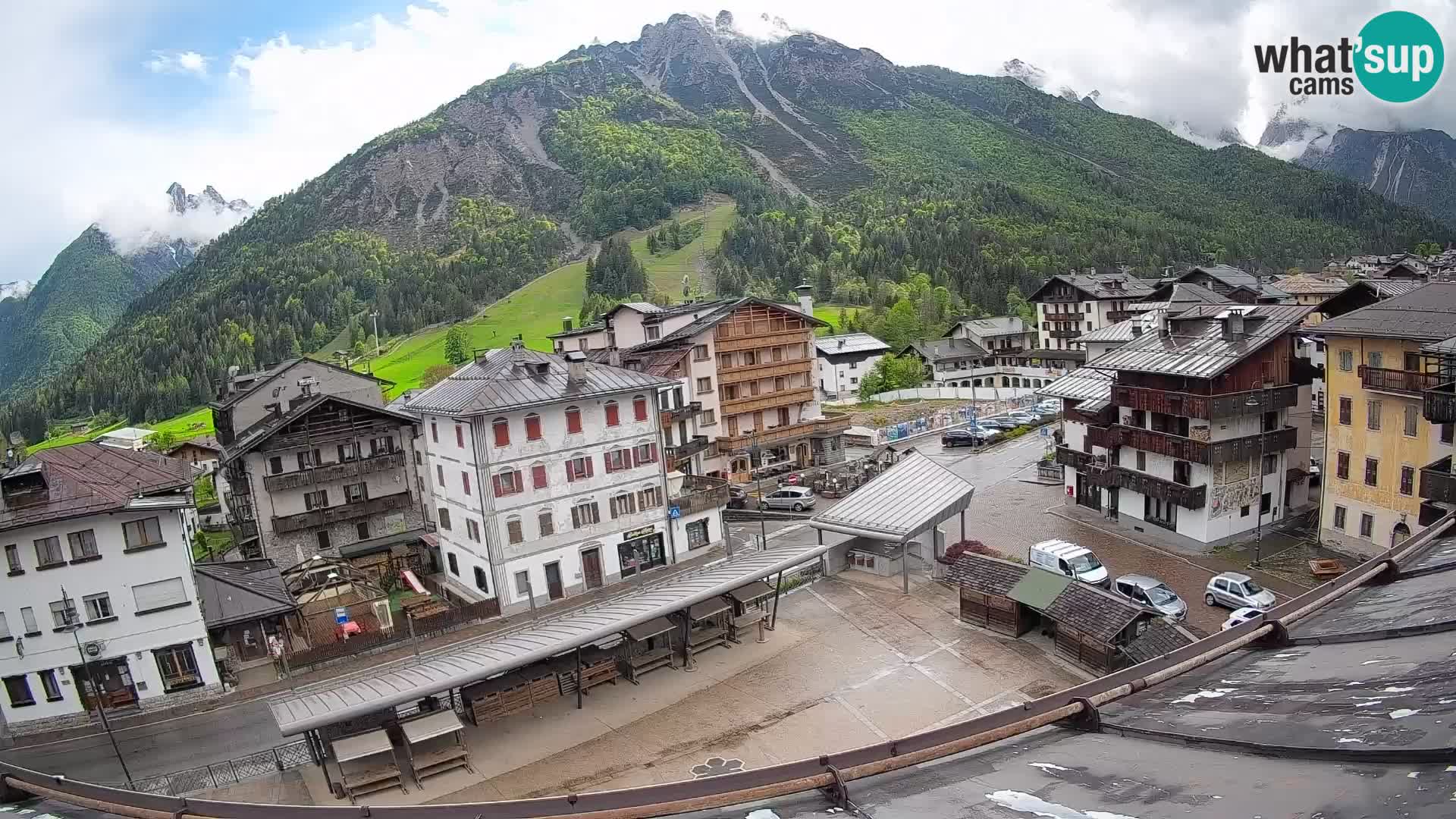 Plaza principal de Forni di Sopra