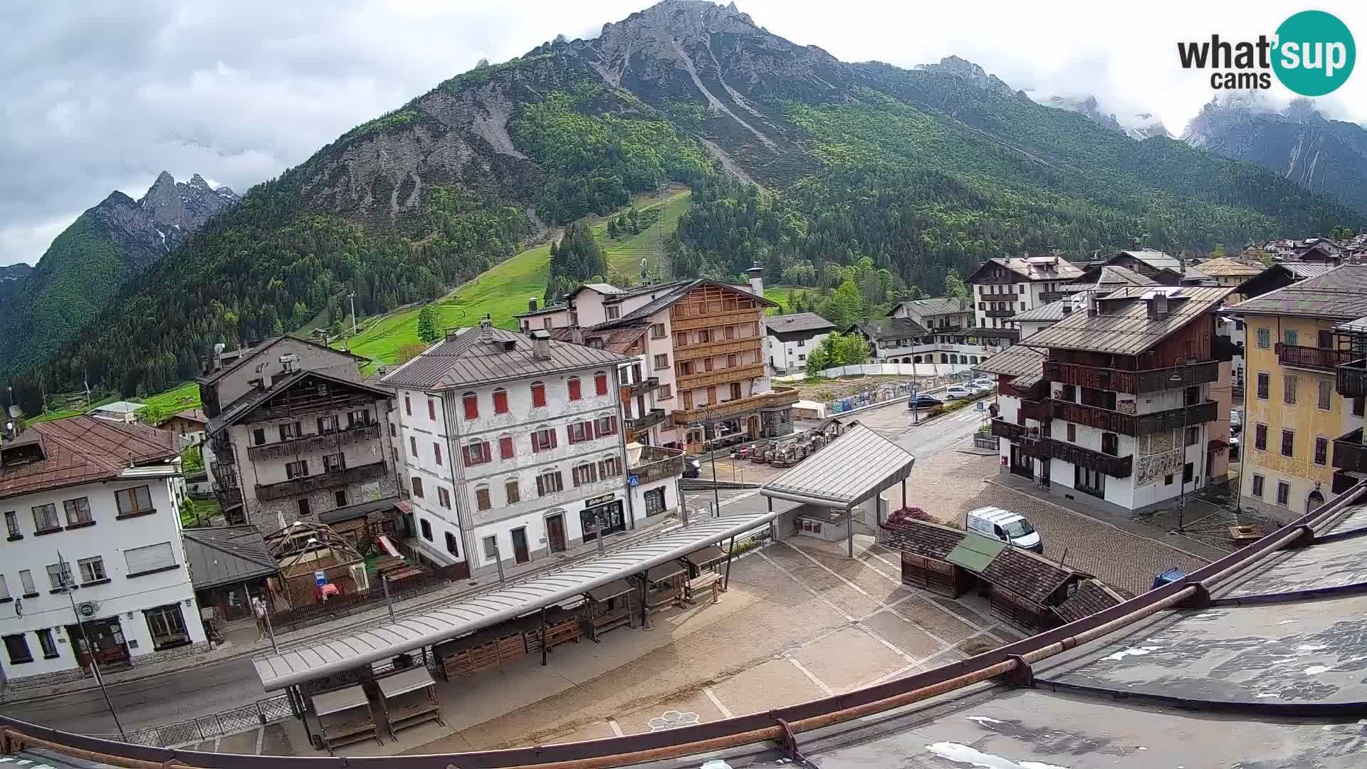 Plaza principal de Forni di Sopra
