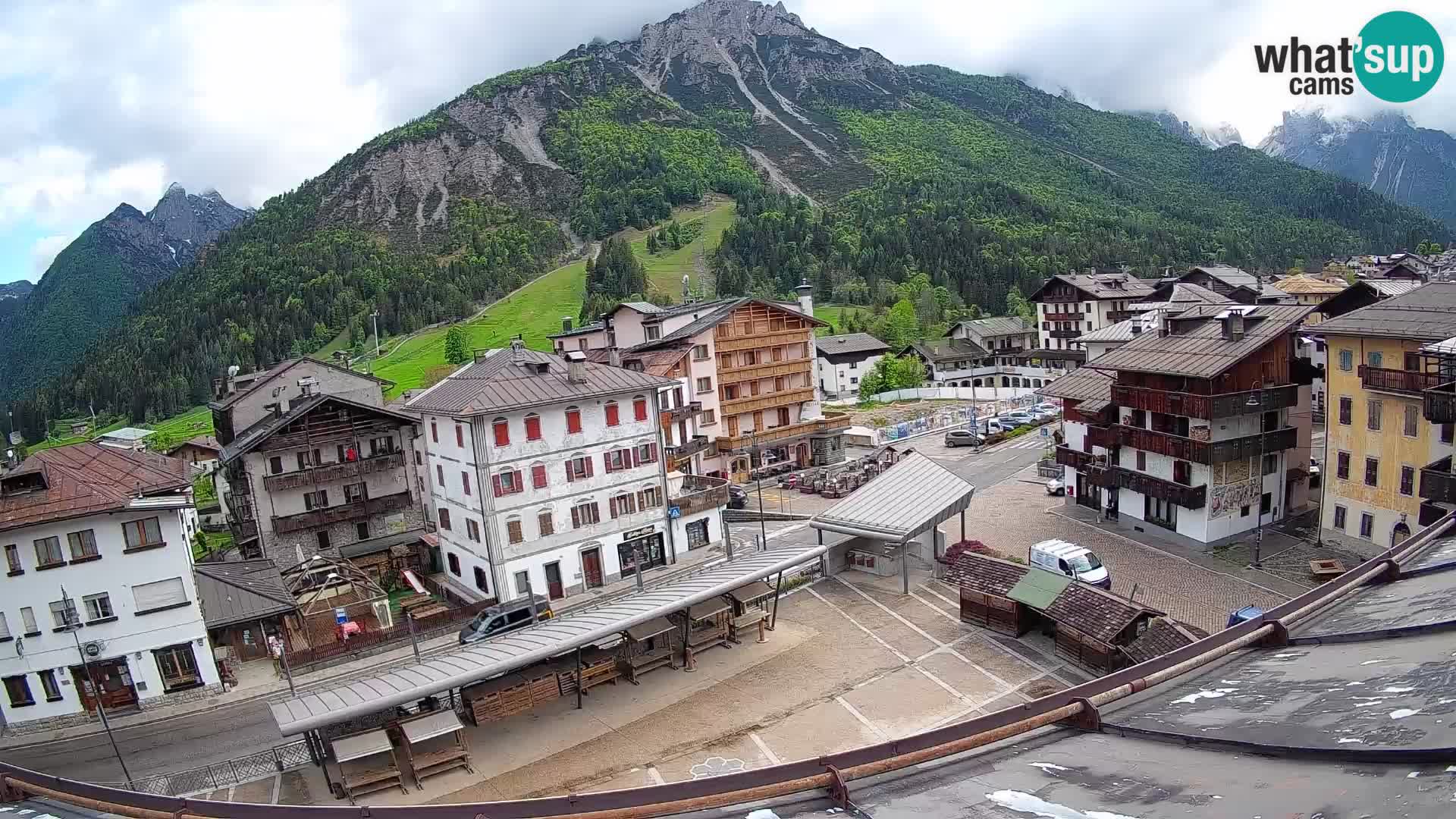 Plaza principal de Forni di Sopra