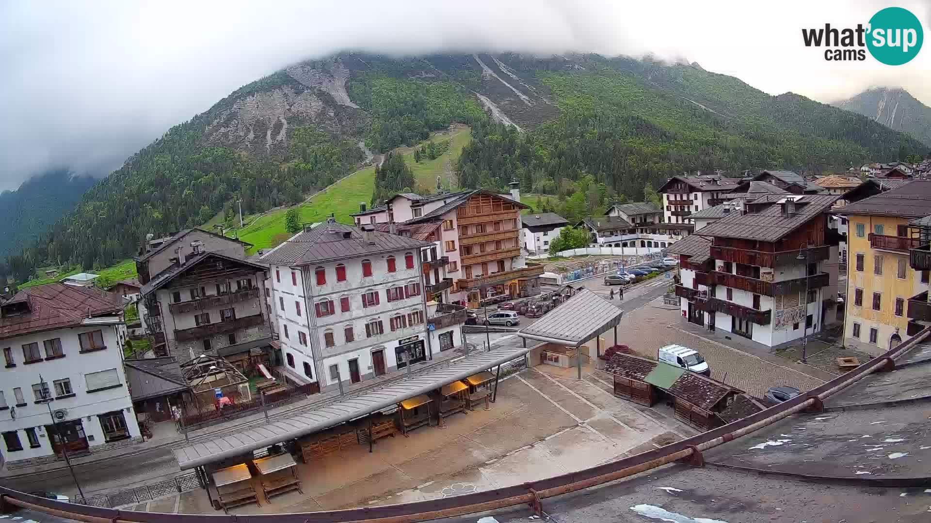 Piazza centrale di Forni di Sopra