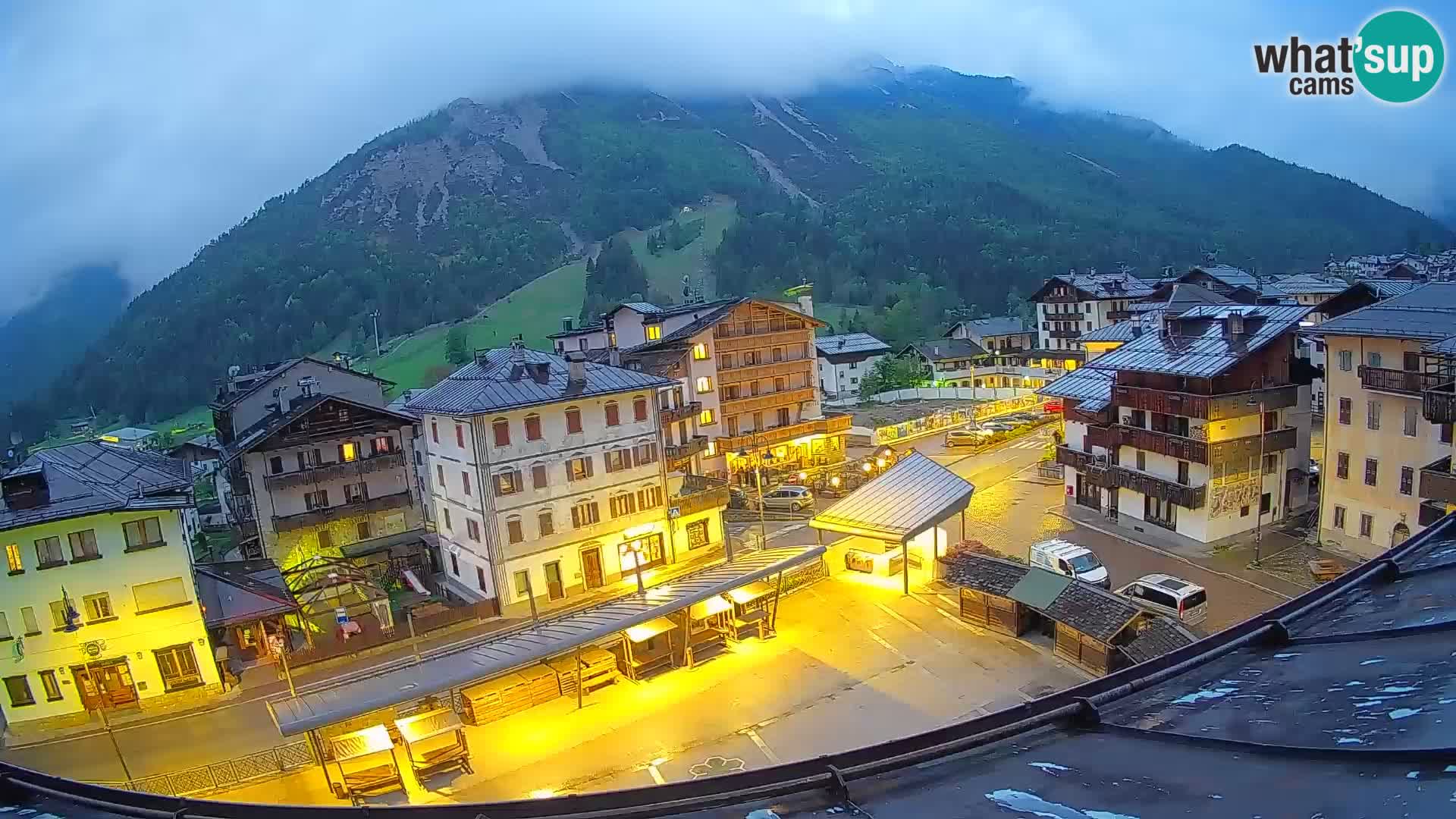 Piazza centrale di Forni di Sopra