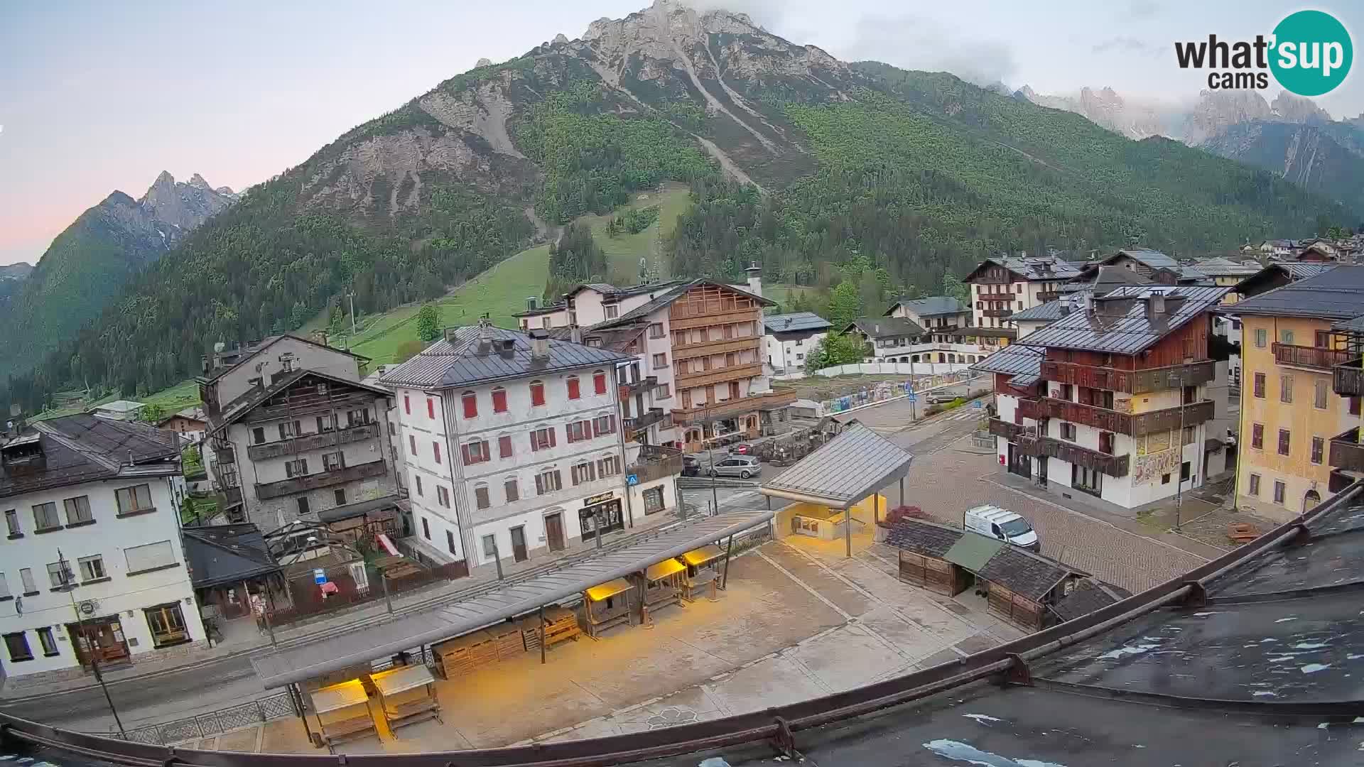 Piazza centrale di Forni di Sopra