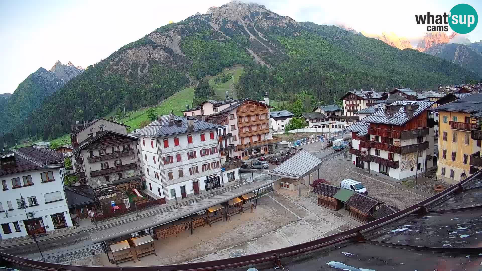 Piazza centrale di Forni di Sopra