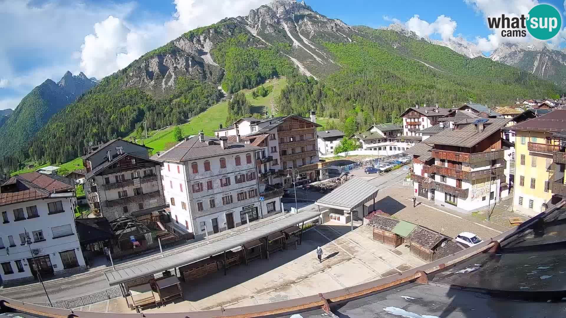 Plaza principal de Forni di Sopra