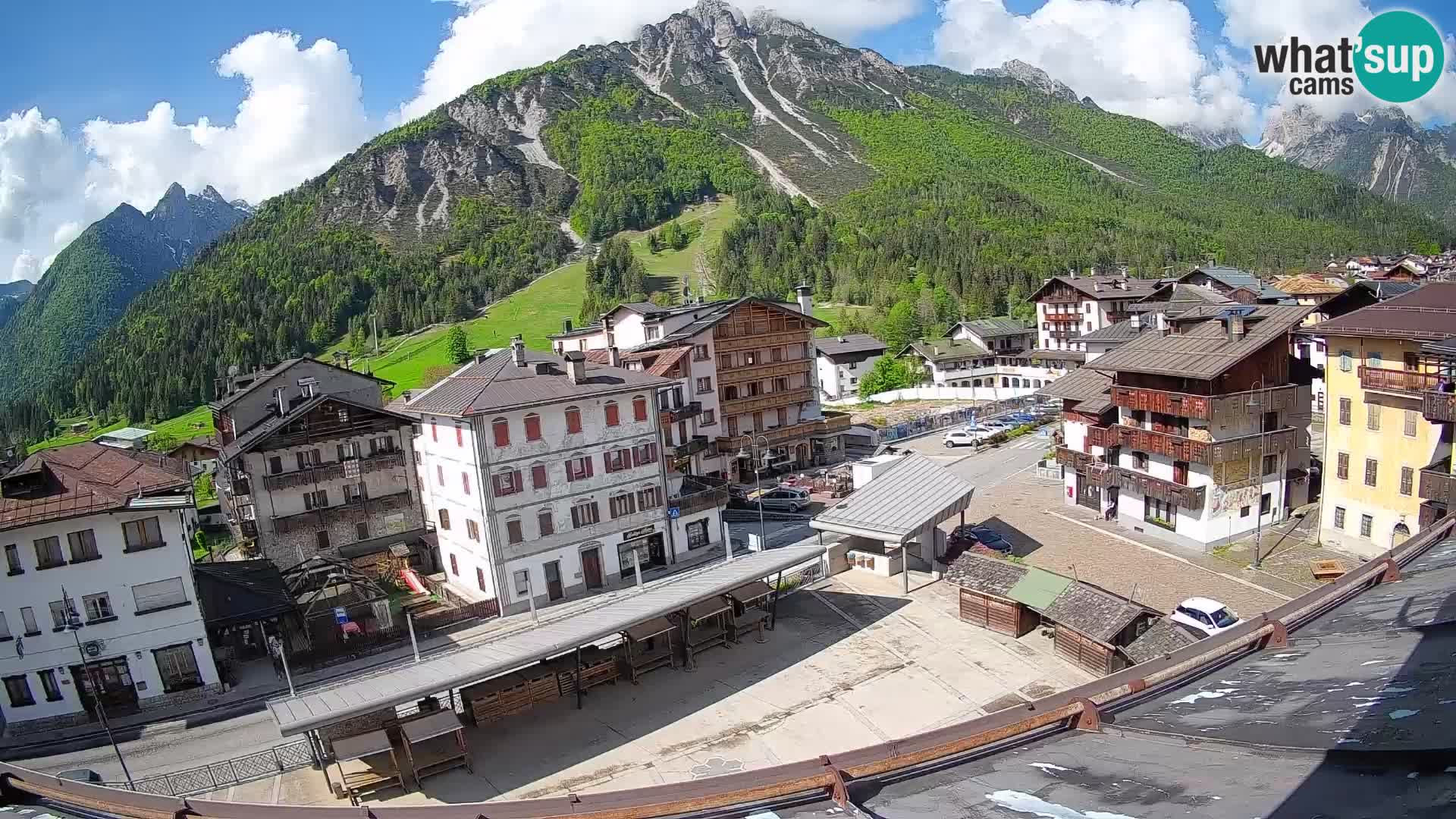 Plaza principal de Forni di Sopra