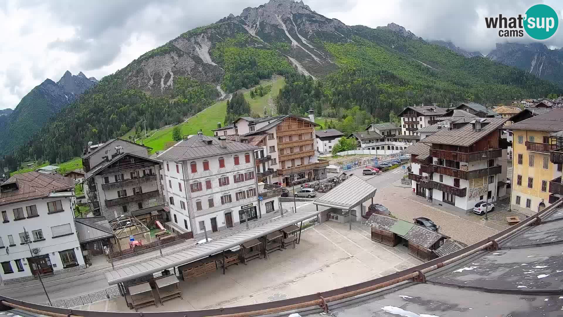 Piazza centrale di Forni di Sopra