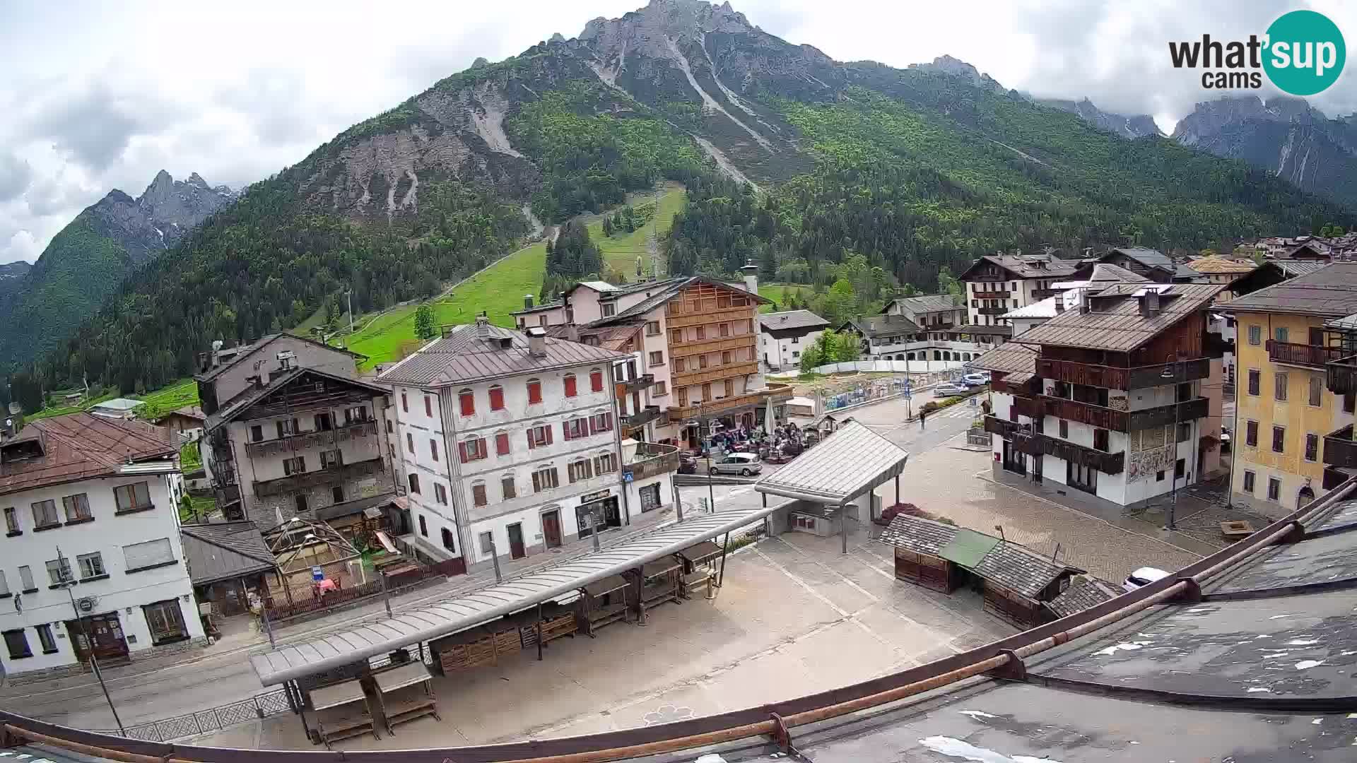 Plaza principal de Forni di Sopra