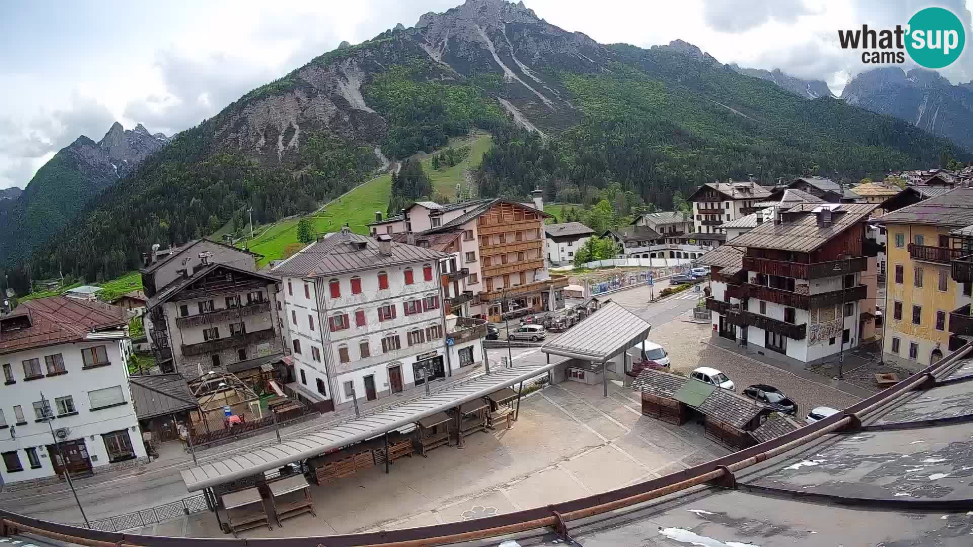 Plaza principal de Forni di Sopra