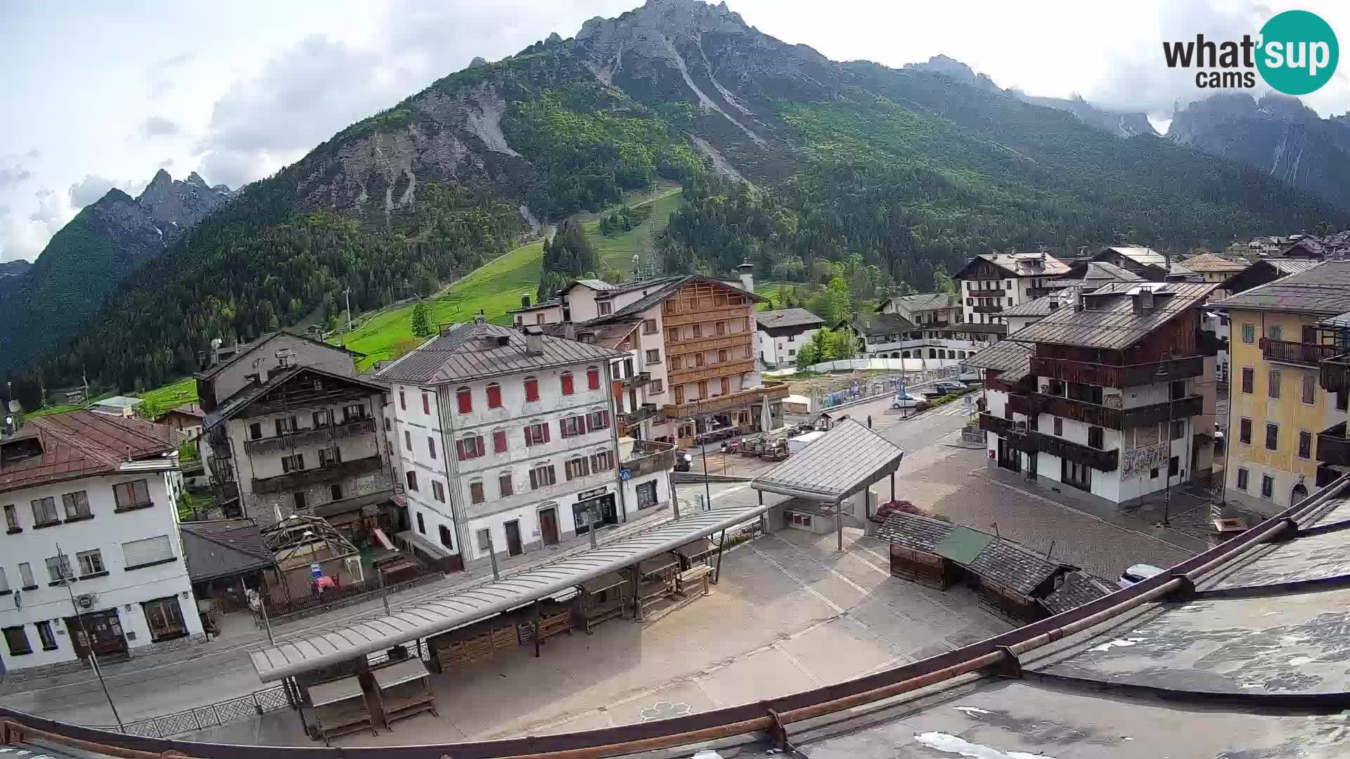 Plaza principal de Forni di Sopra