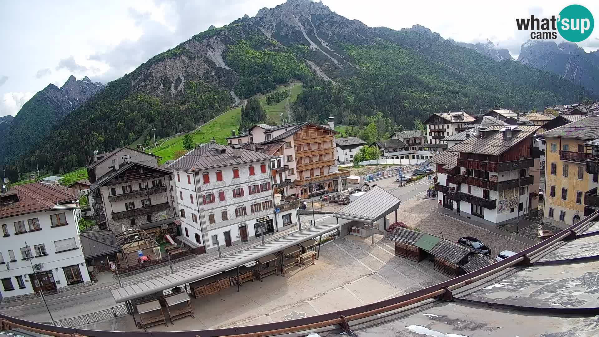 Plaza principal de Forni di Sopra