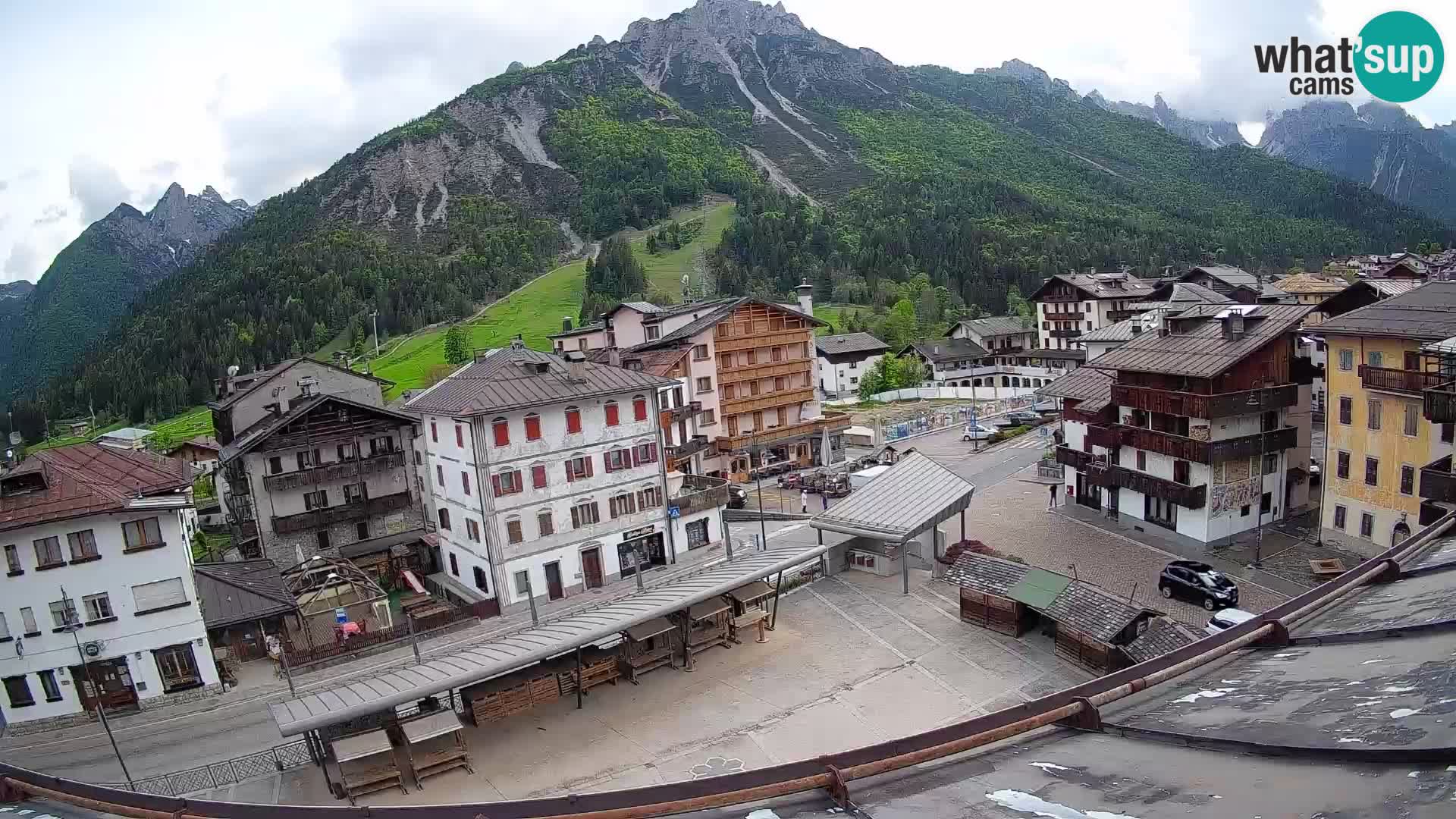 Piazza centrale di Forni di Sopra