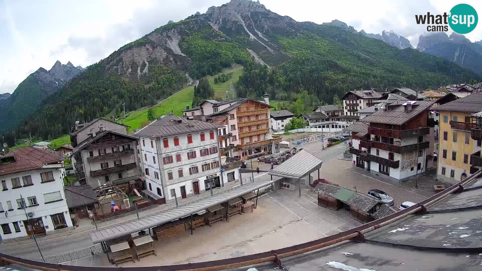 Plaza principal de Forni di Sopra