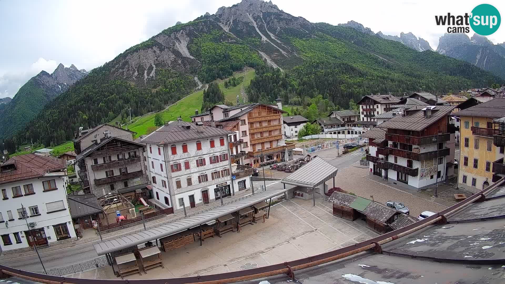 Plaza principal de Forni di Sopra
