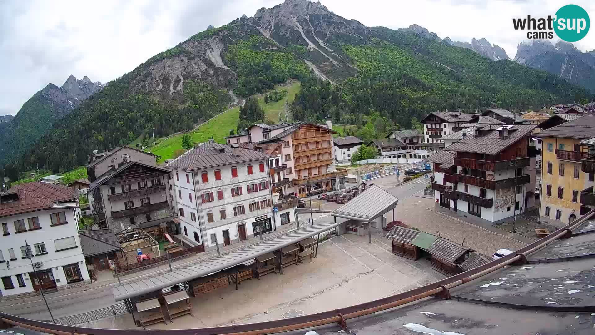 Piazza centrale di Forni di Sopra