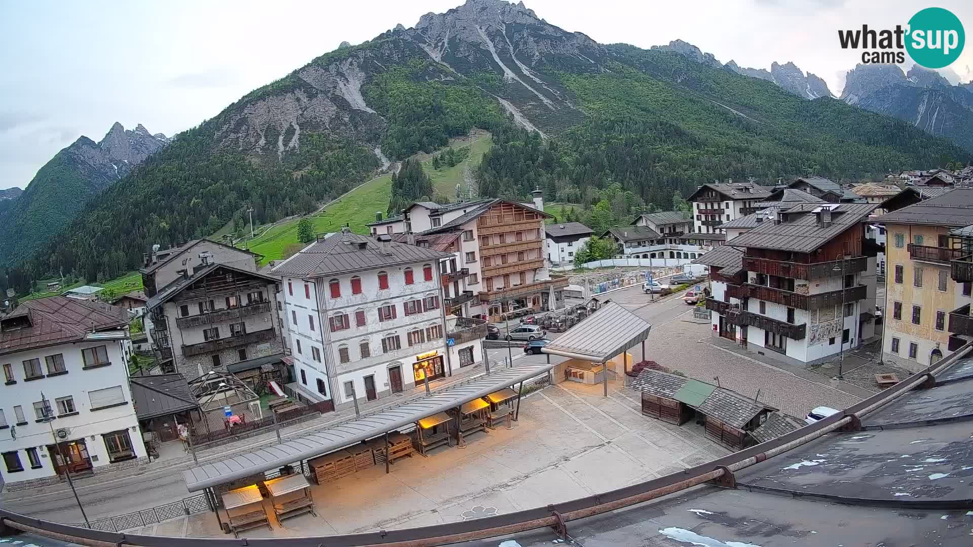 Plaza principal de Forni di Sopra