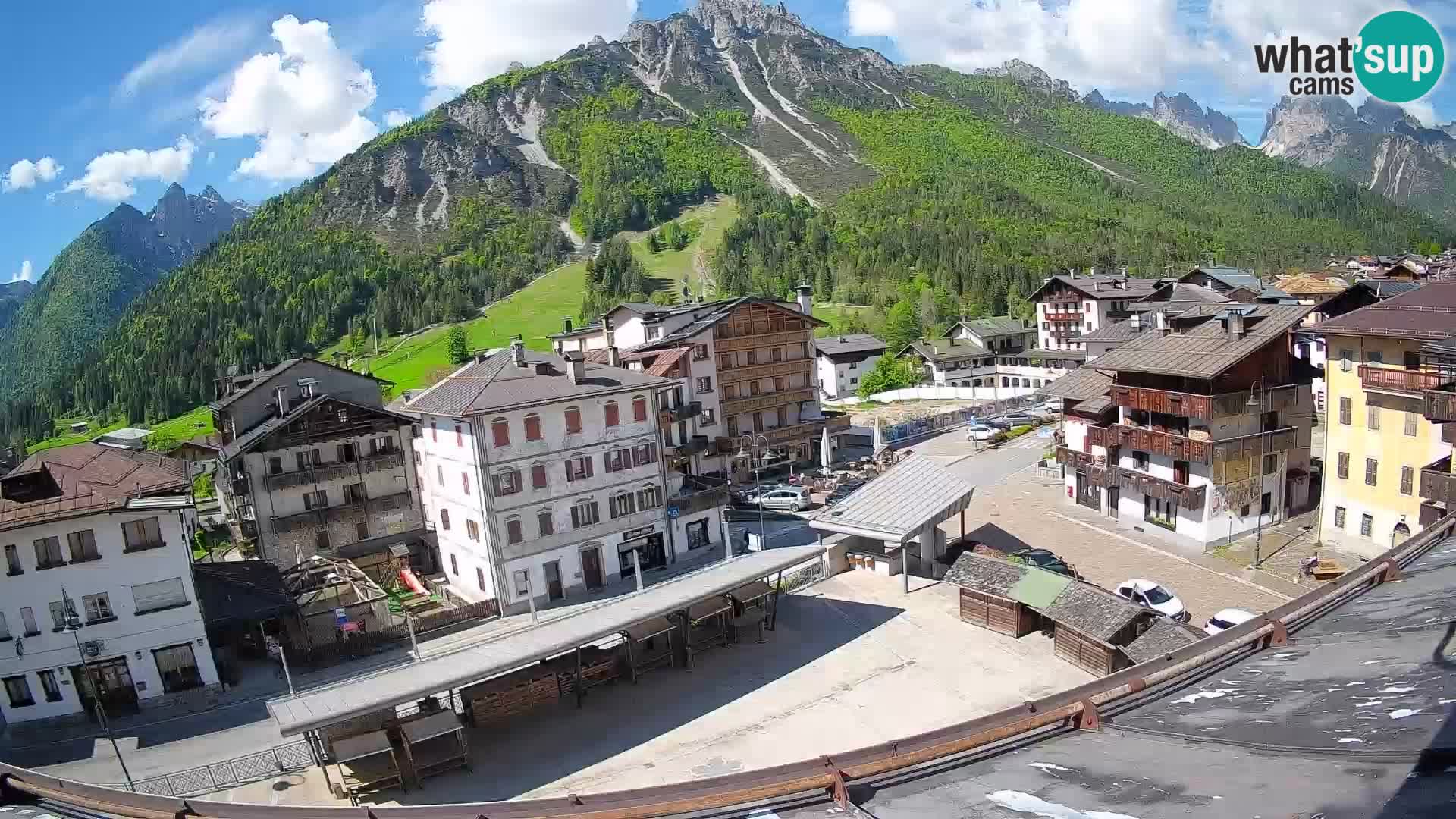 Piazza centrale di Forni di Sopra