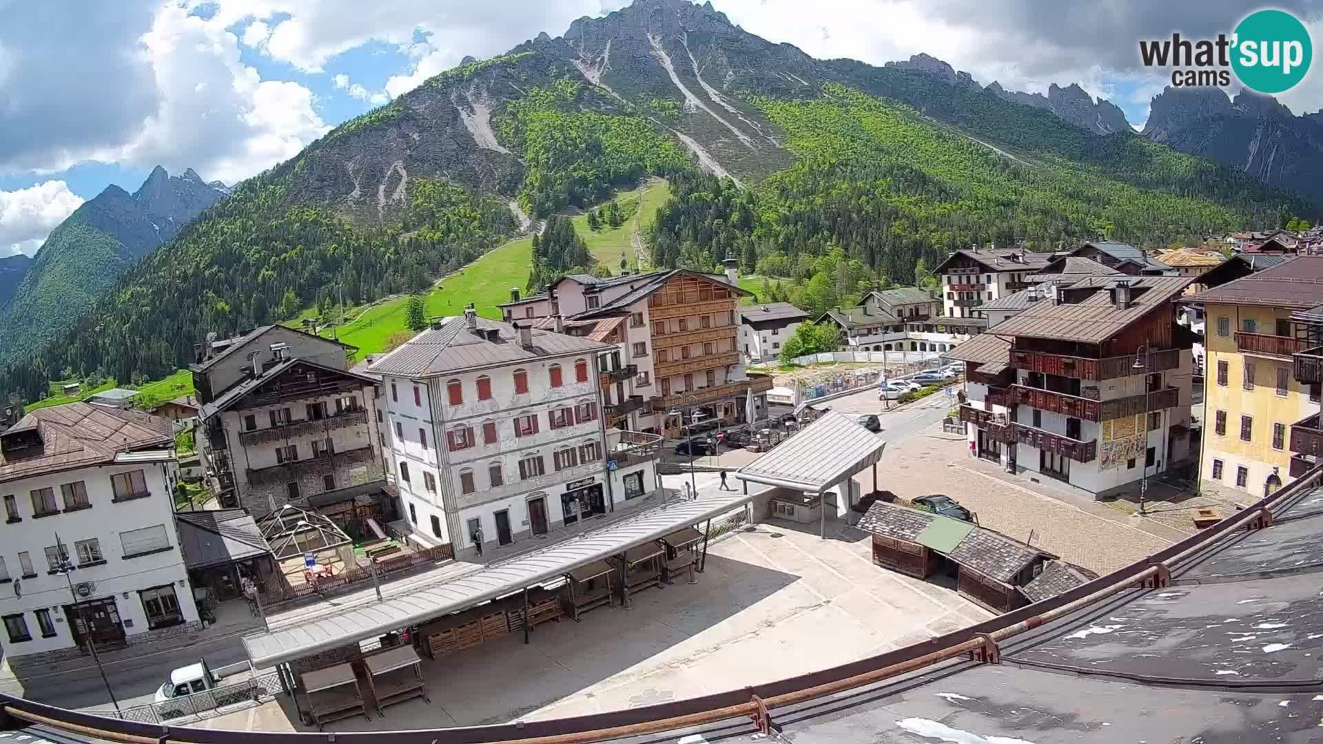 Piazza centrale di Forni di Sopra