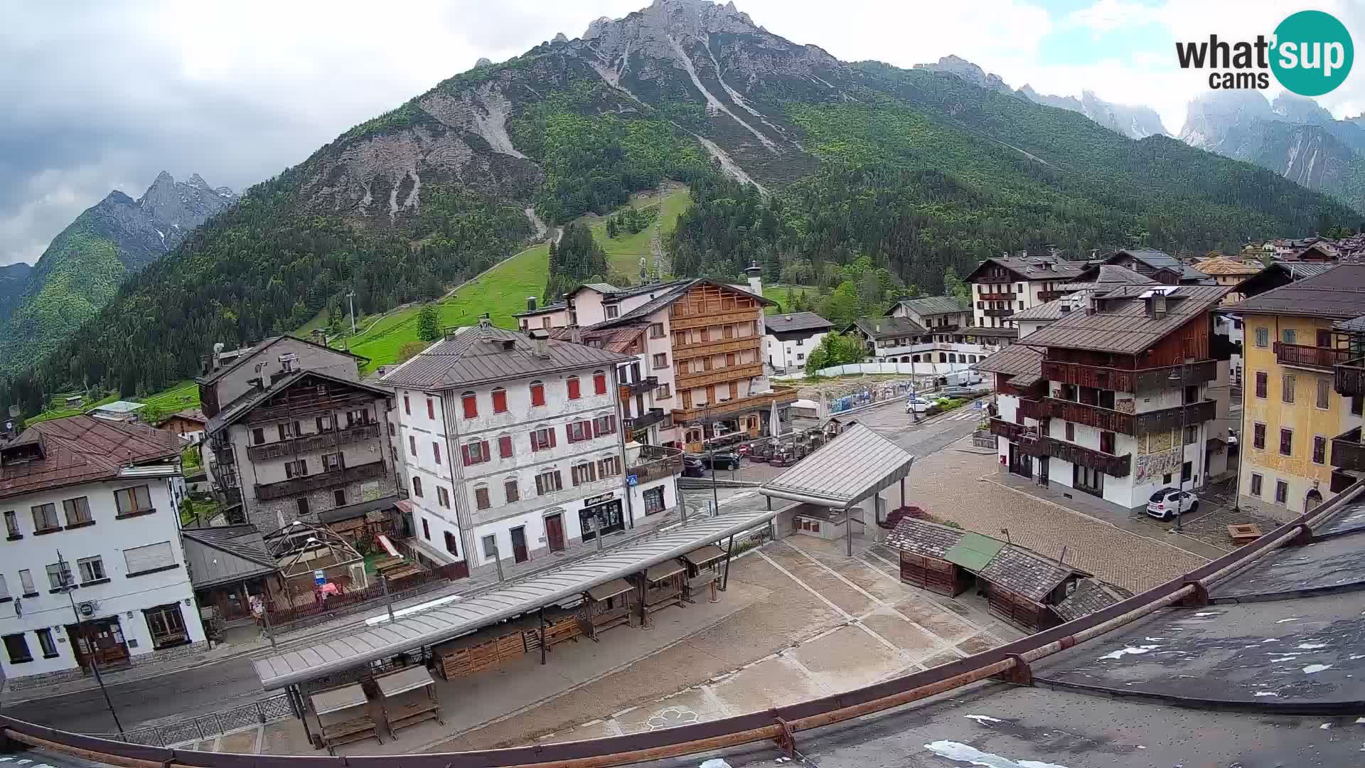 Piazza centrale di Forni di Sopra