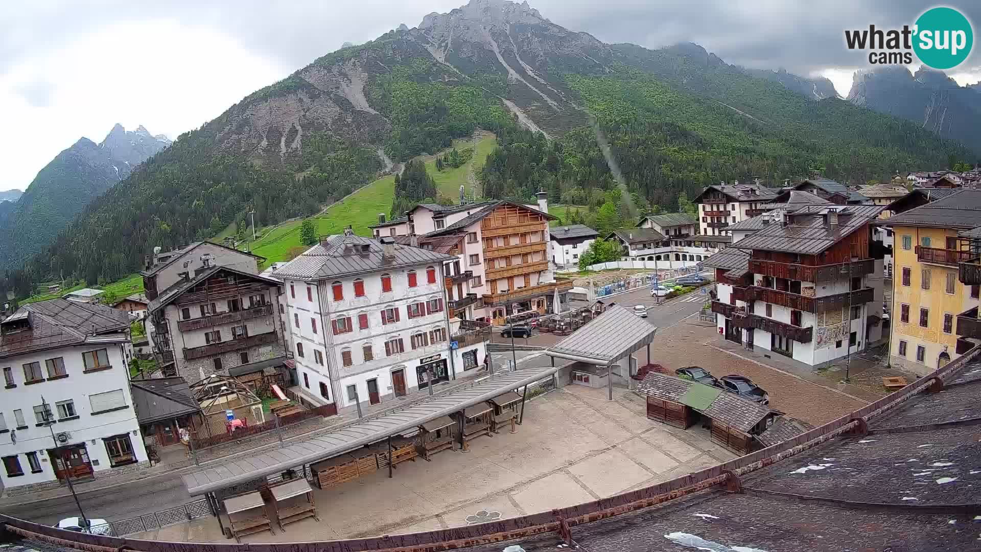 Piazza centrale di Forni di Sopra