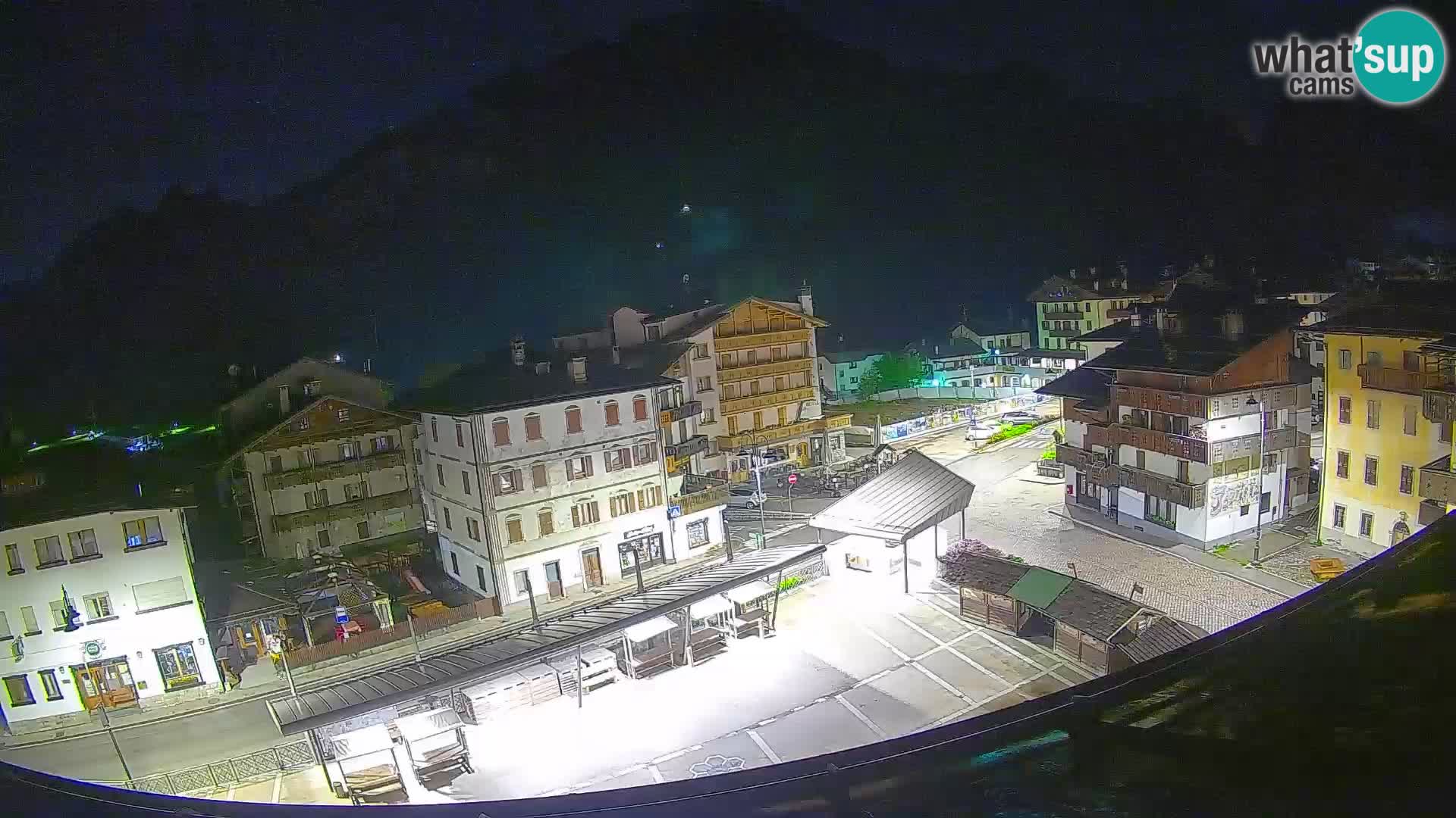 Piazza centrale di Forni di Sopra