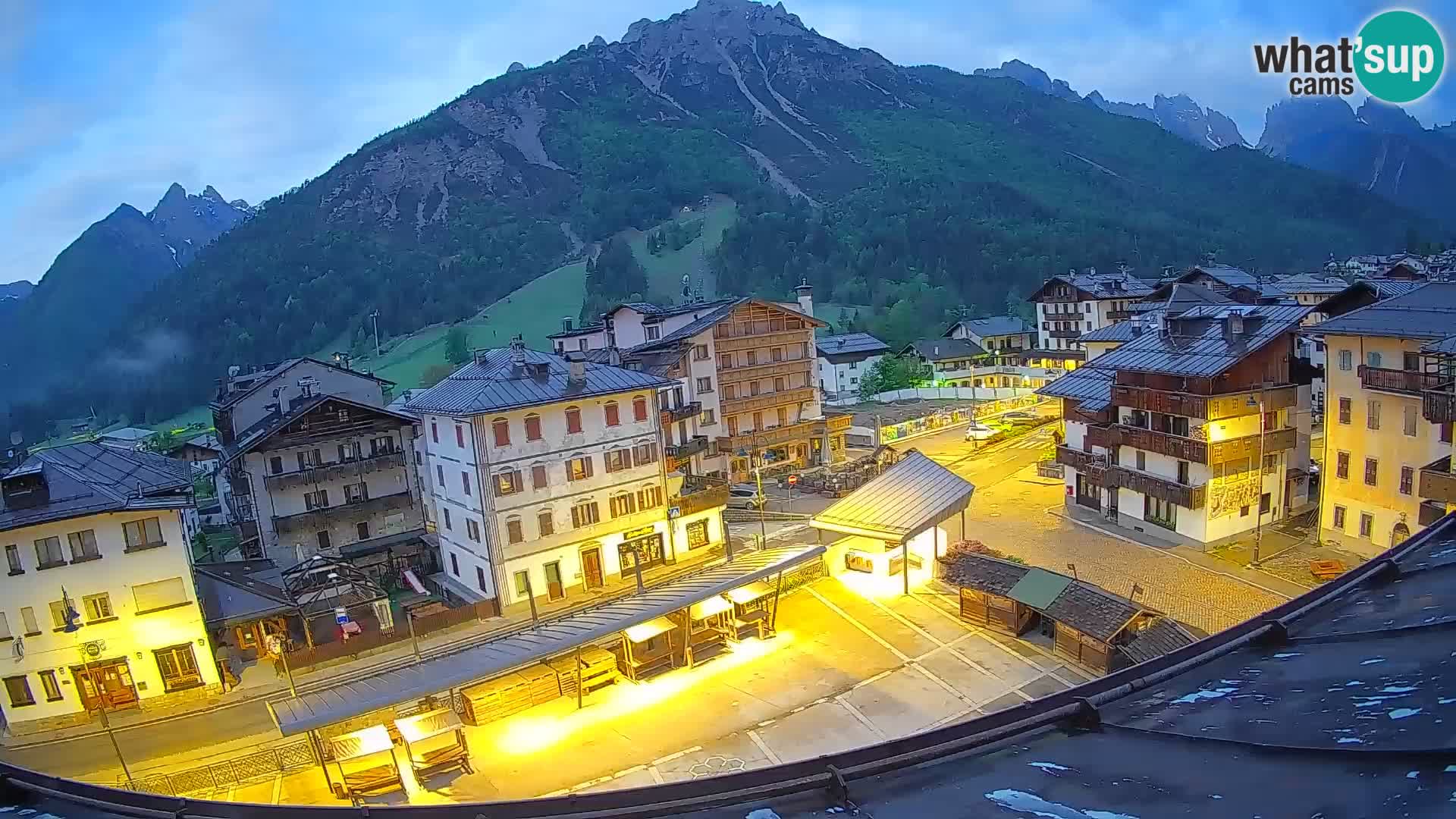 Piazza centrale di Forni di Sopra