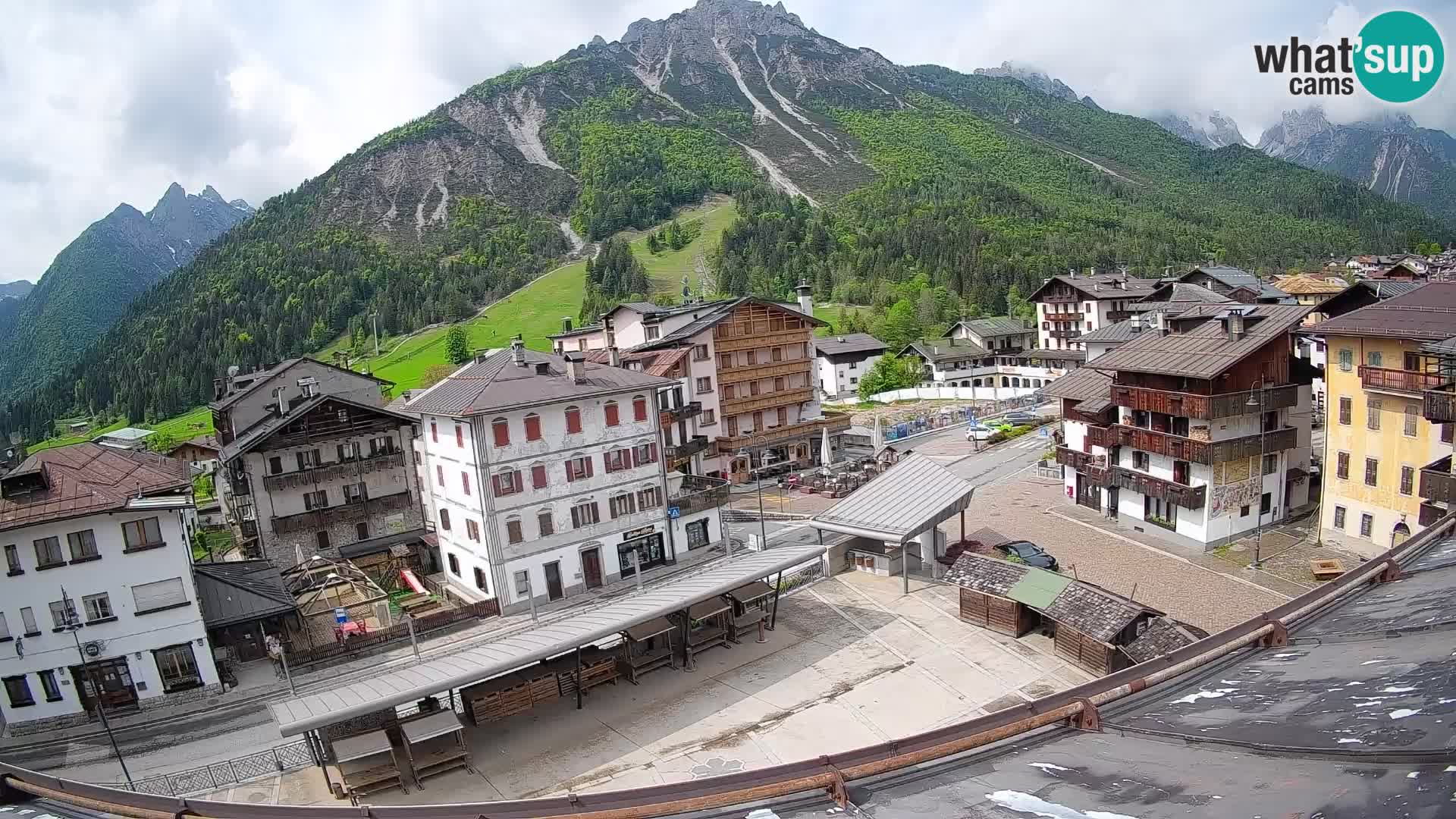 Plaza principal de Forni di Sopra
