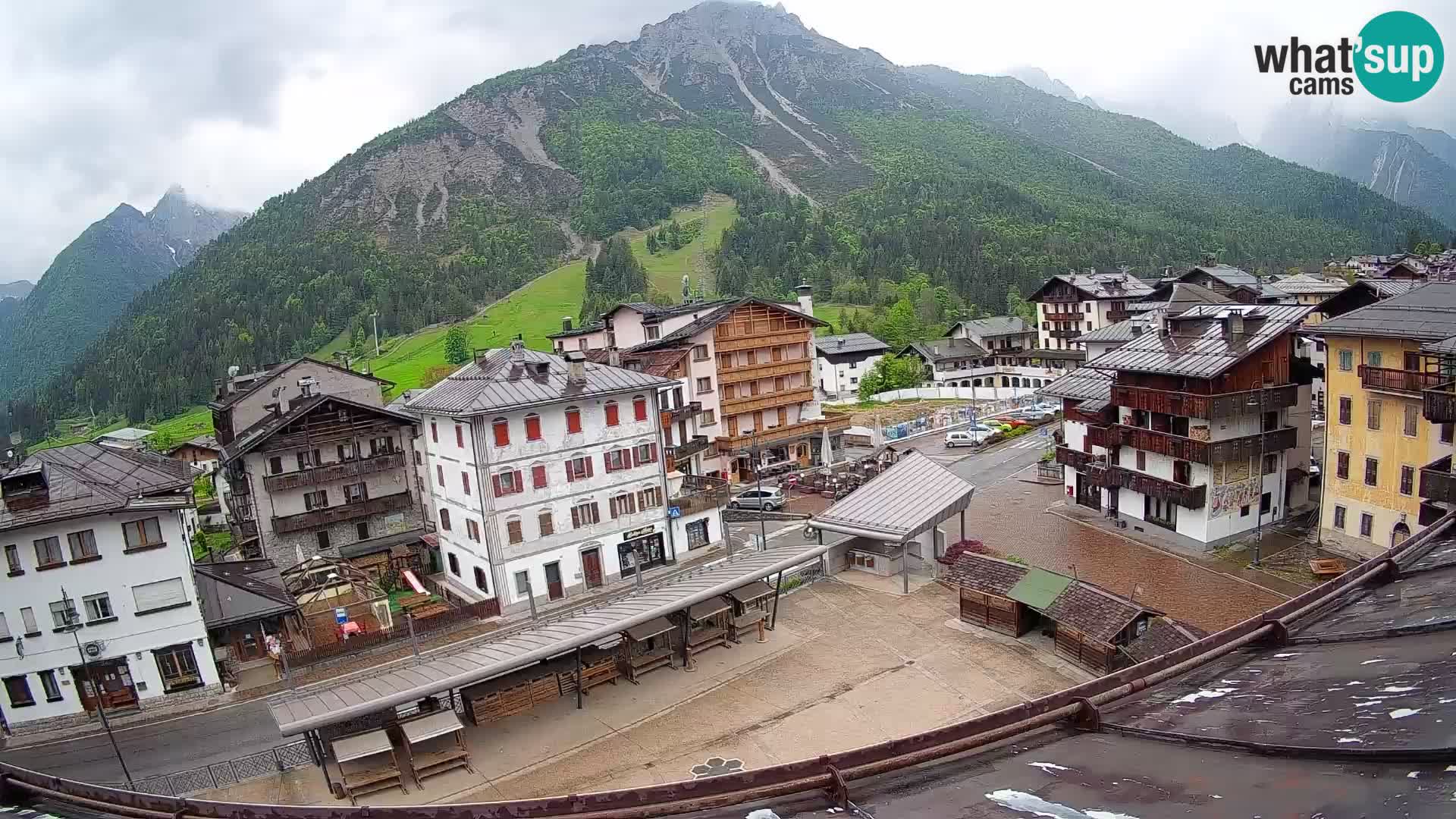 Piazza centrale di Forni di Sopra