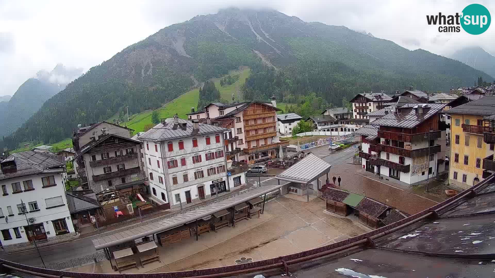 Piazza centrale di Forni di Sopra