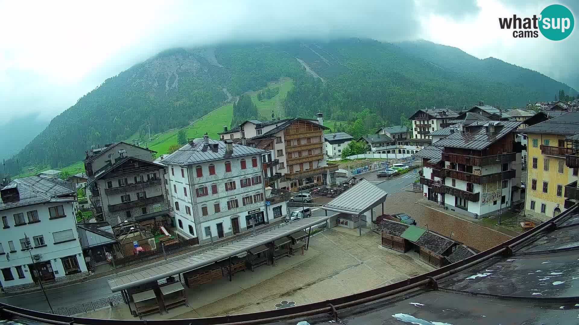 Piazza centrale di Forni di Sopra