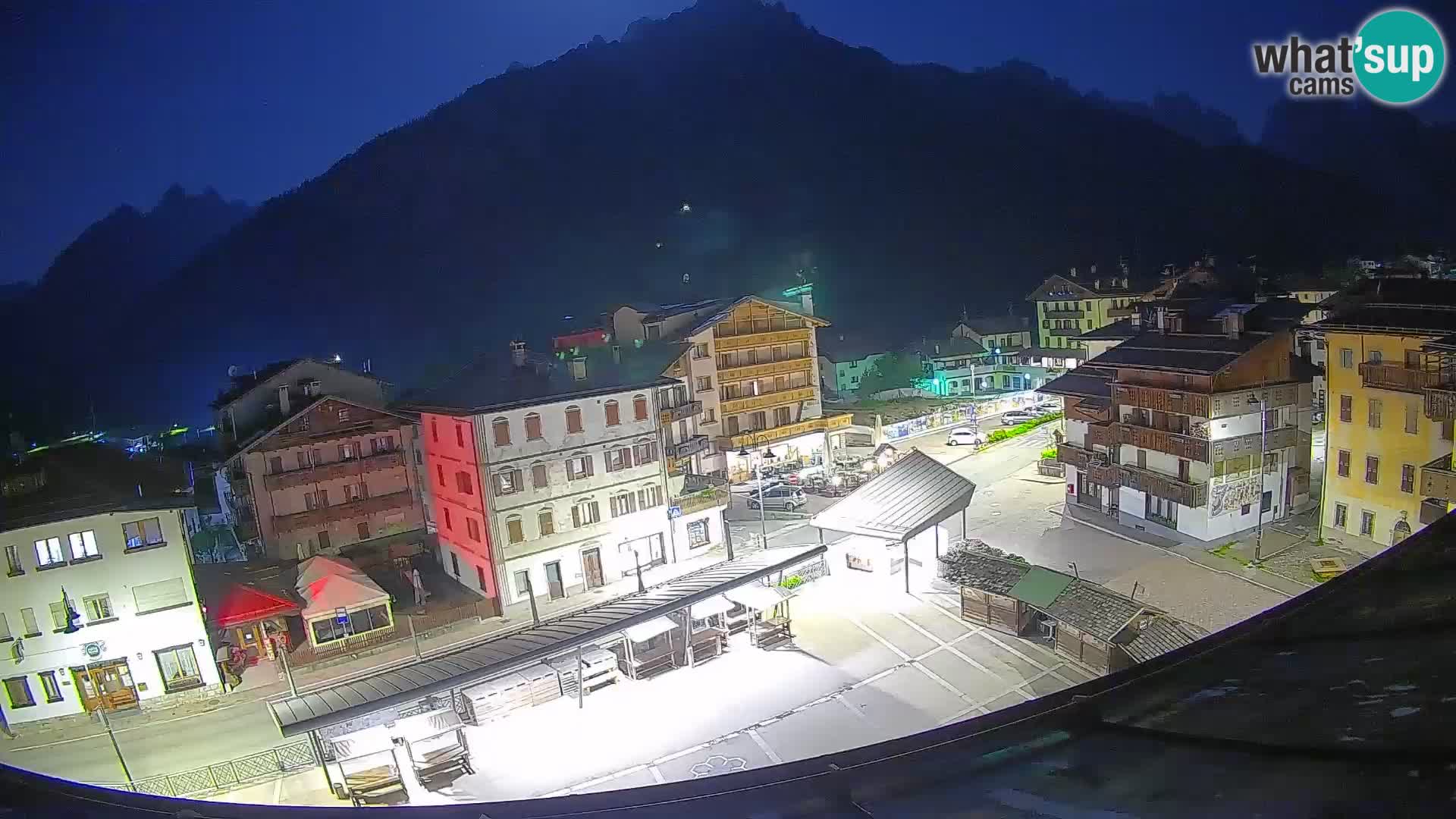 Plaza principal de Forni di Sopra