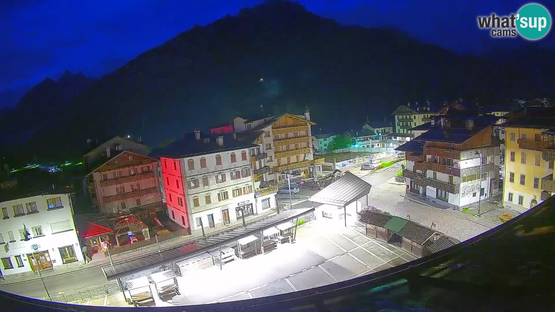Plaza principal de Forni di Sopra