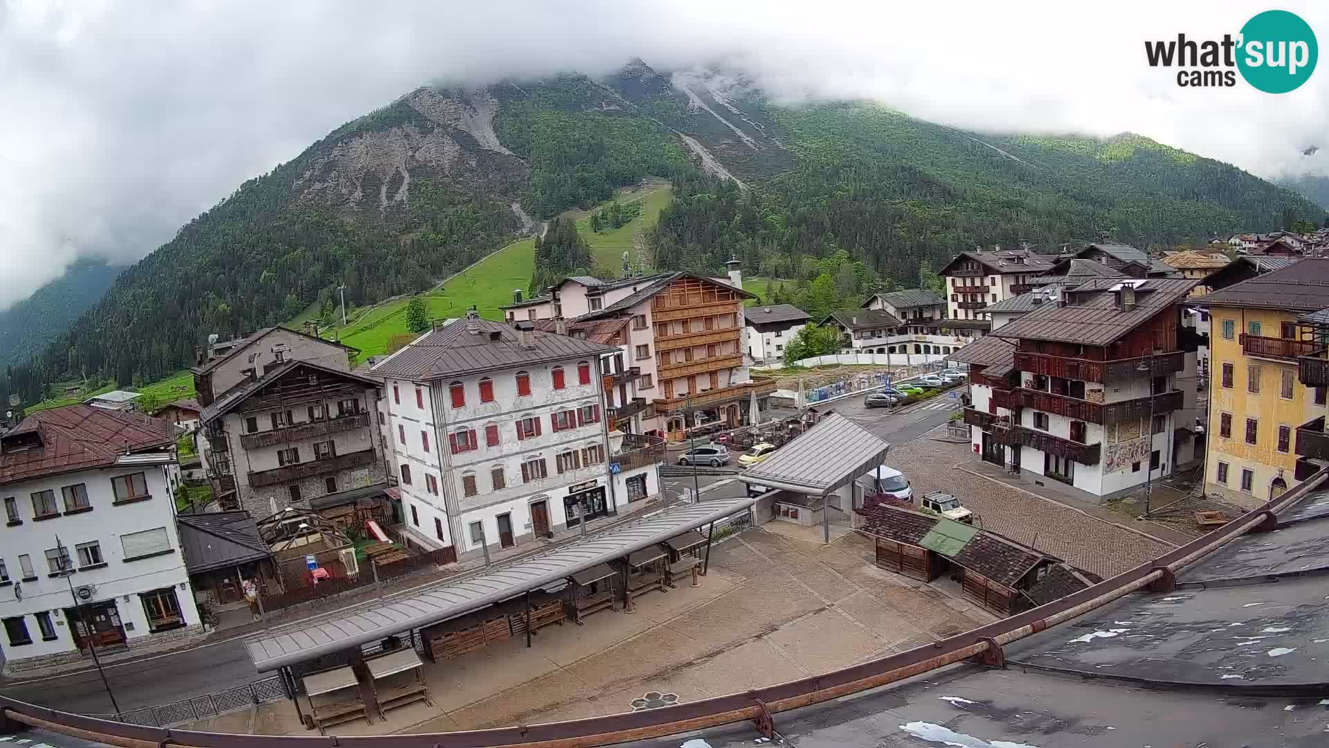 Plaza principal de Forni di Sopra