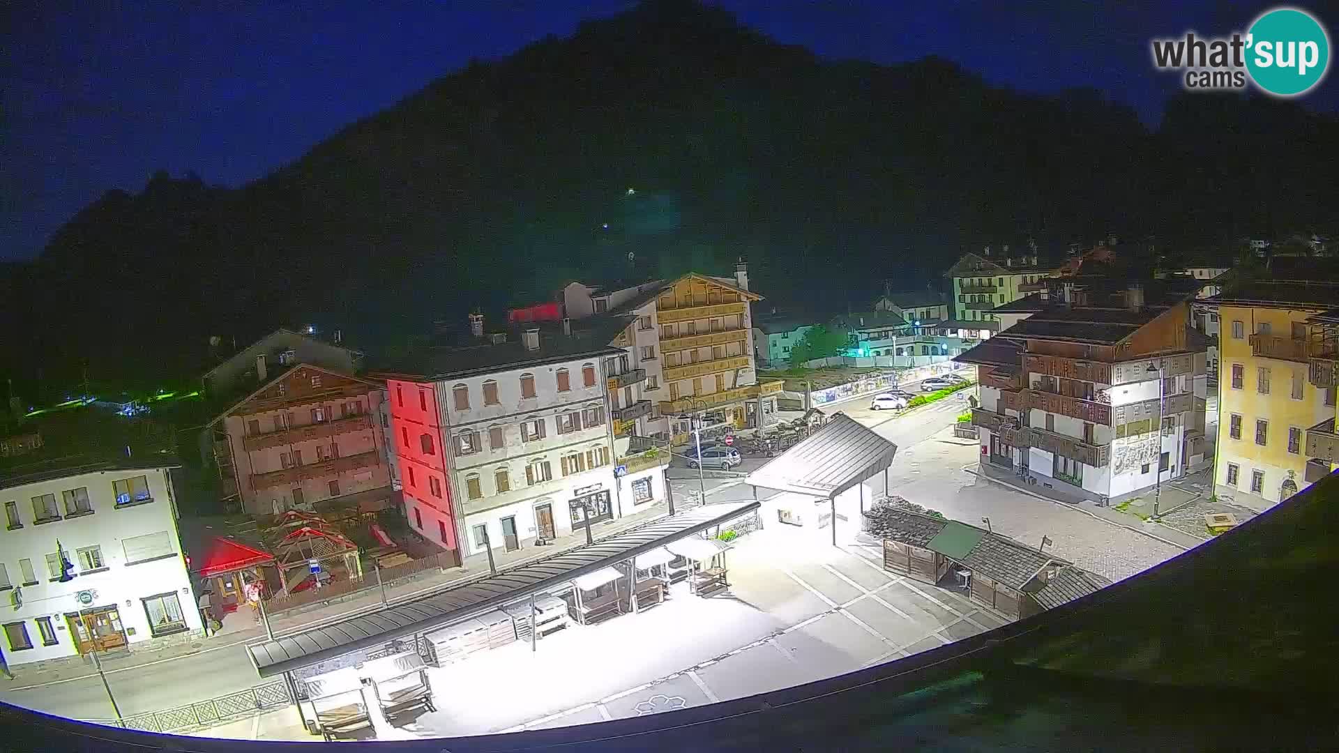 Piazza centrale di Forni di Sopra