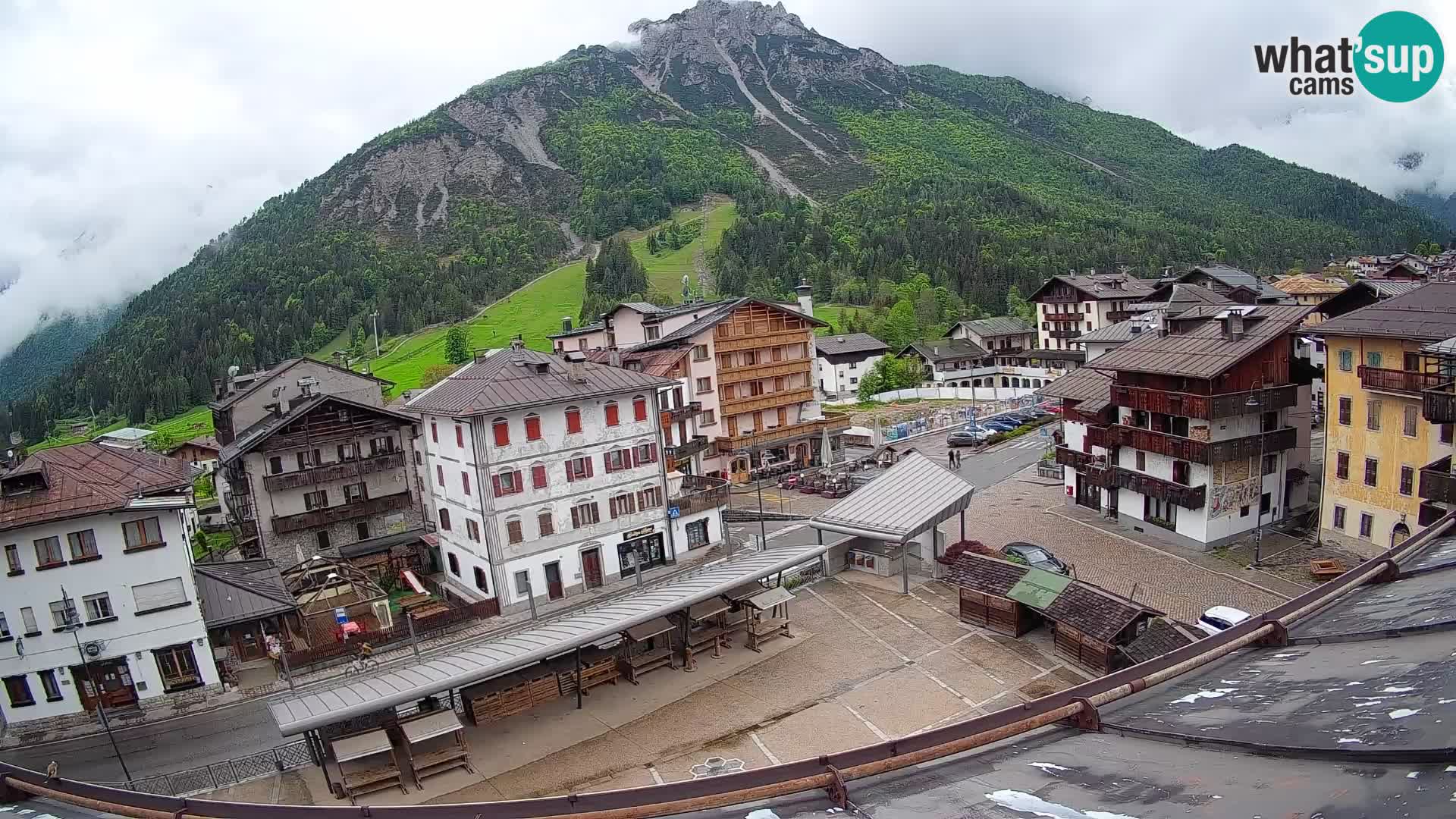 Piazza centrale di Forni di Sopra