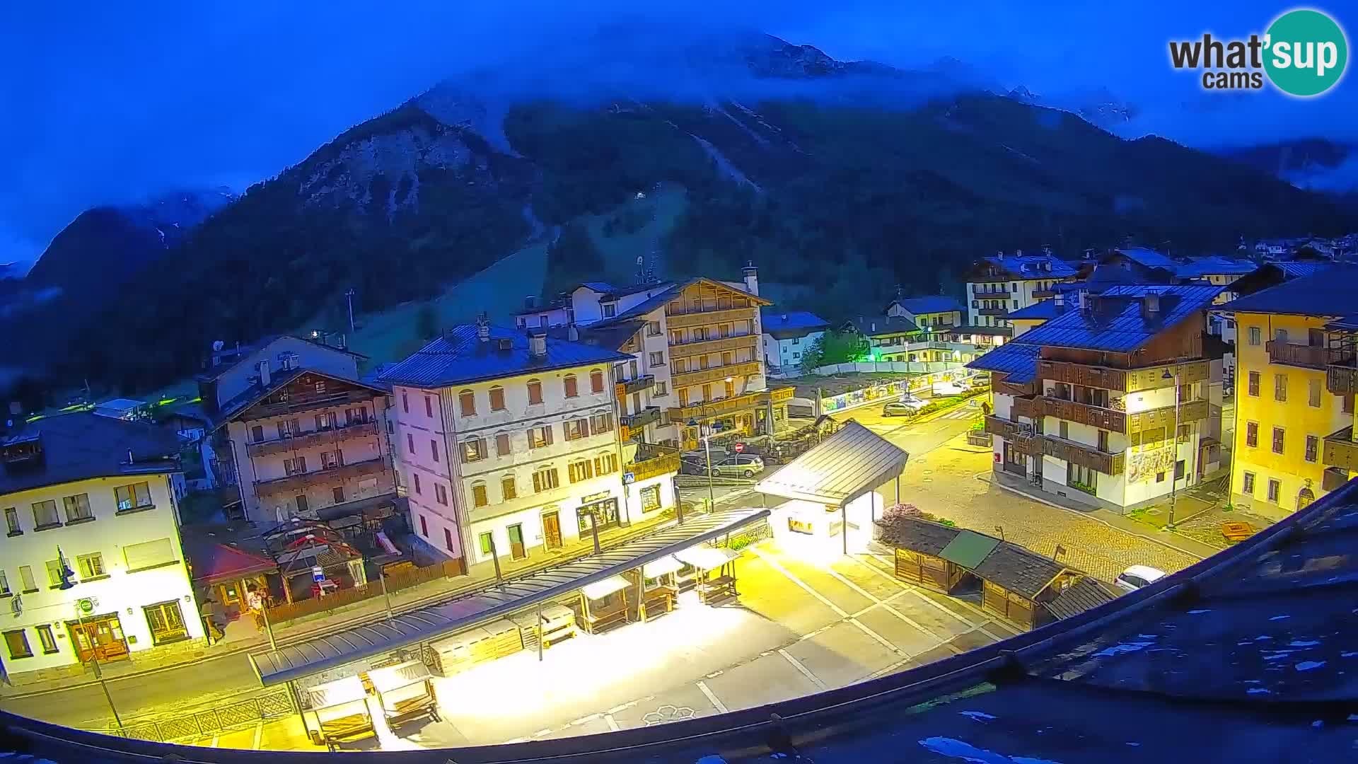 Piazza centrale di Forni di Sopra