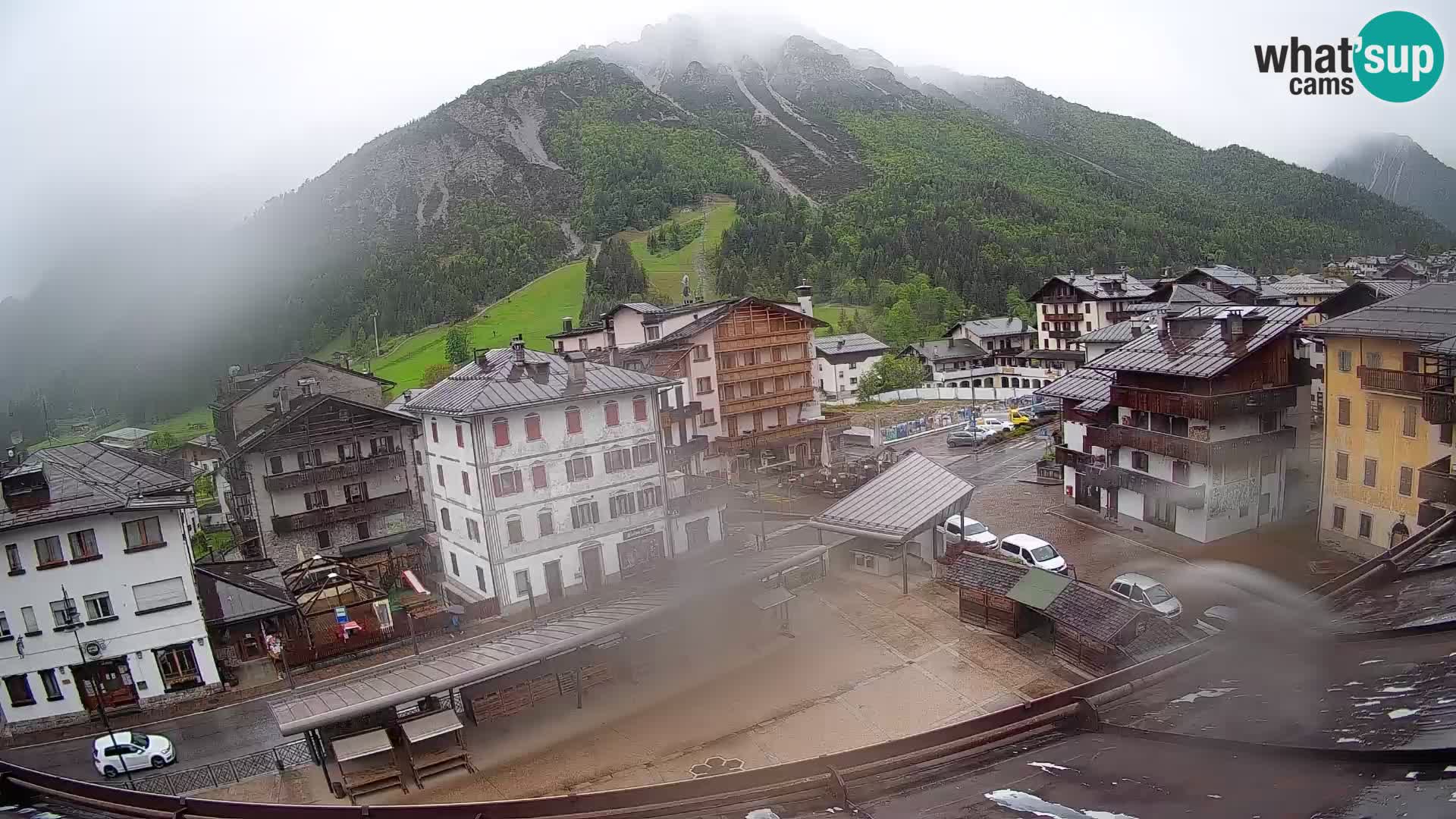 Piazza centrale di Forni di Sopra